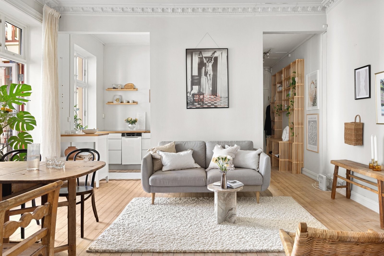 Her kan du møblere etter ønsket behov med stort spisebord og sofagruppe Galleribilde