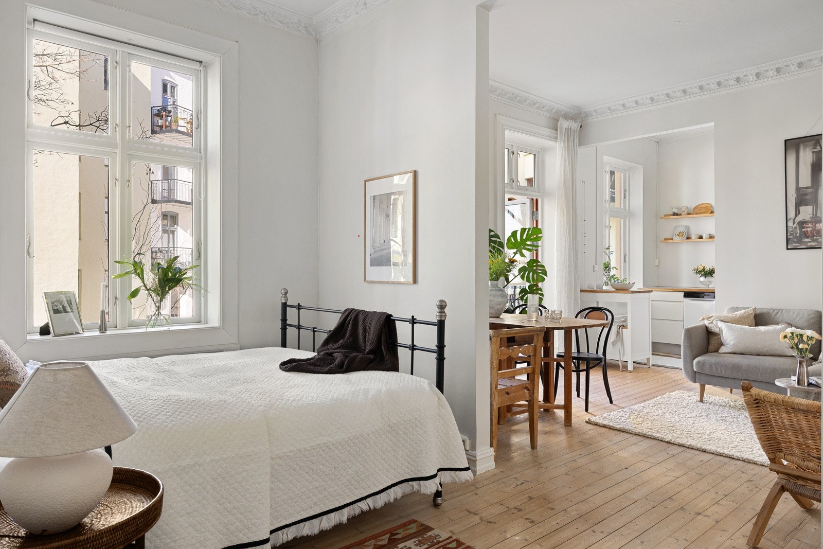 Om du ønsker å skille soverommet fra stuen kan du sette inn dør Galleribilde