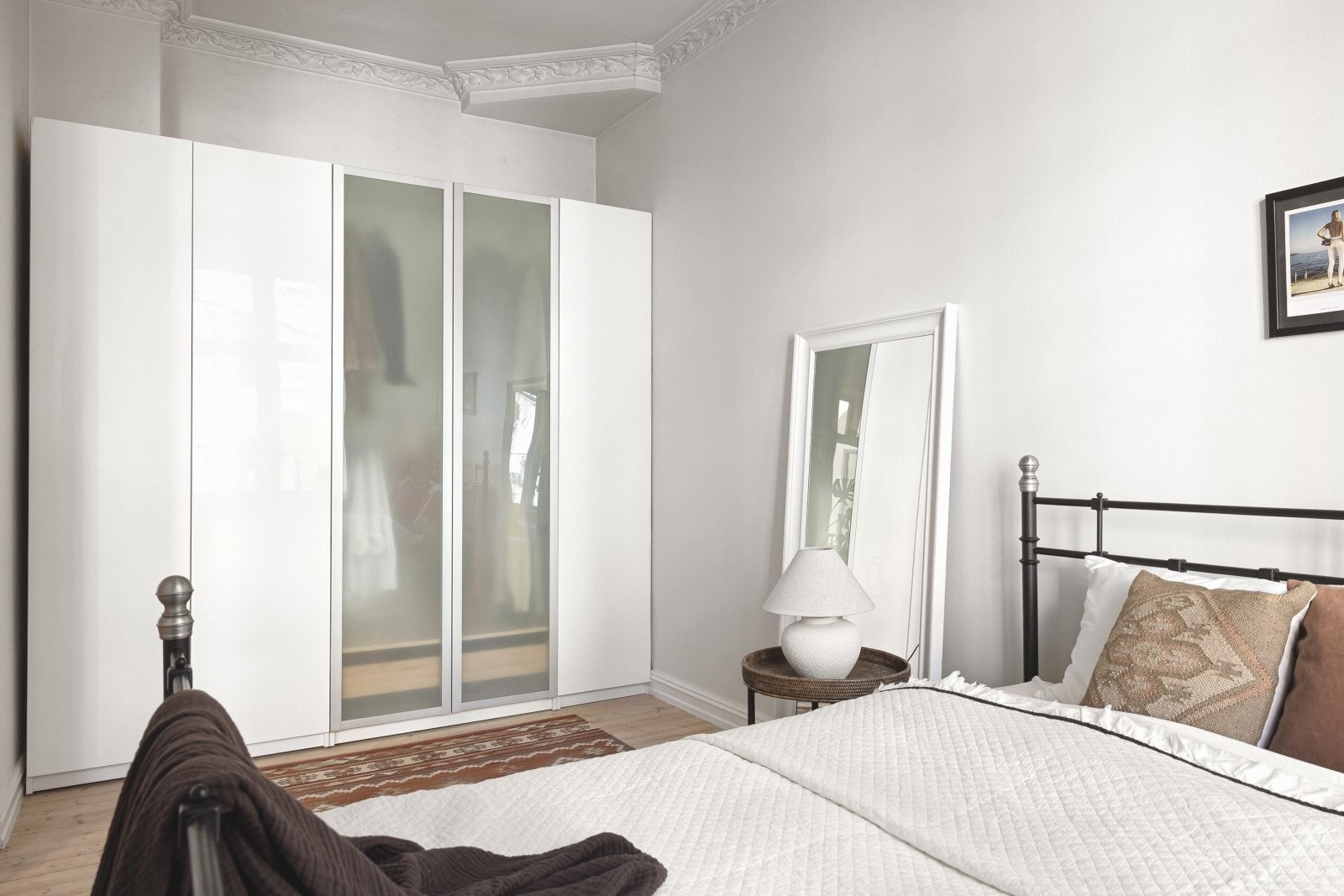 Graderobeskap med rikelig av plass Galleribilde