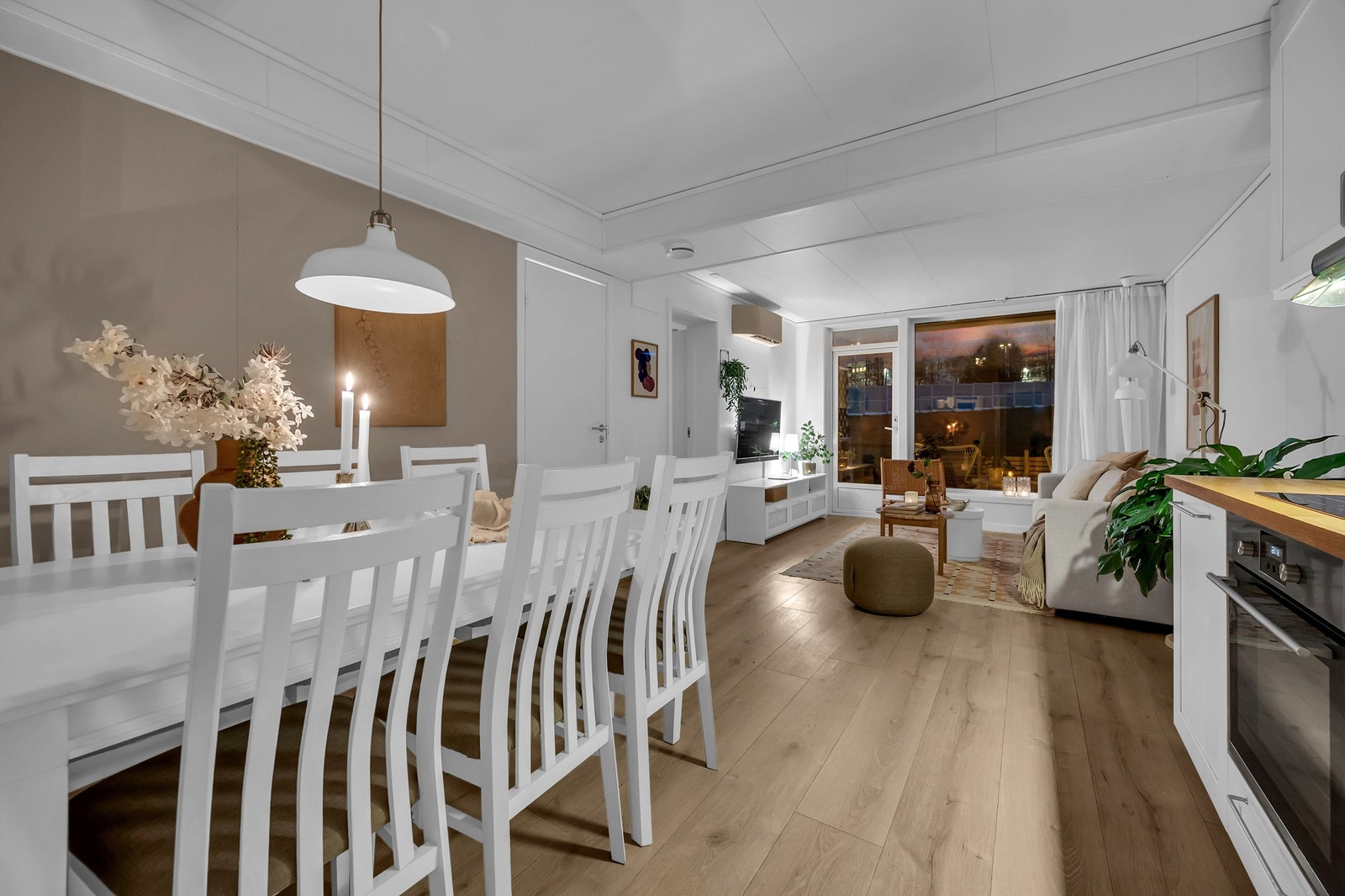 Åpen kjøkken- og stueløsning. Galleribilde
