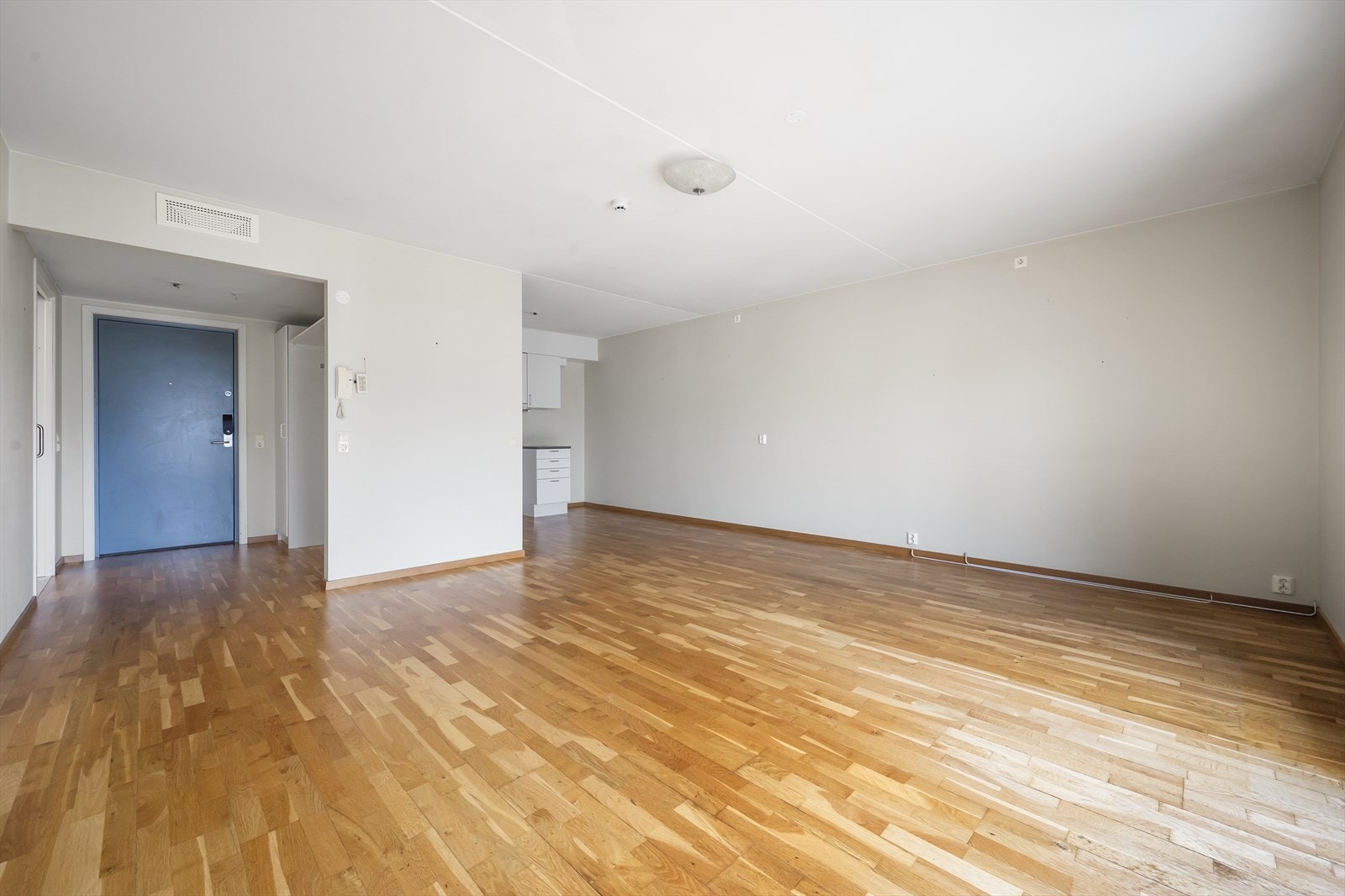 I stue er det god plass til både sofagruppe og spisegruppe. Galleribilde
