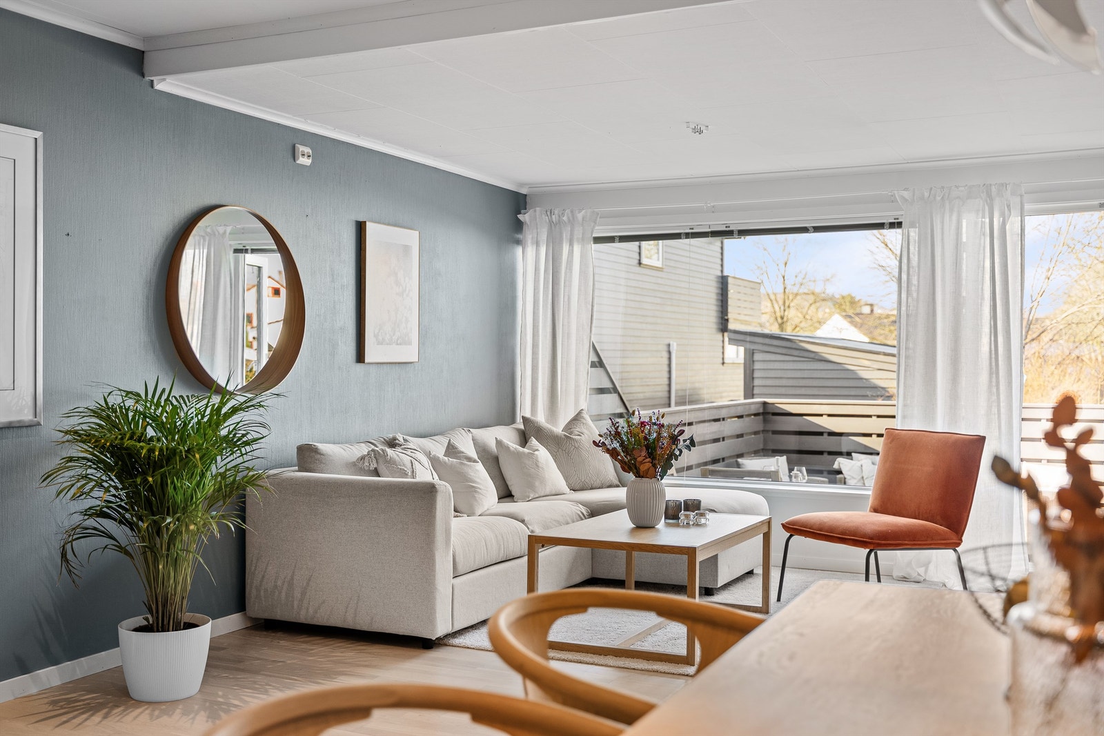 Det er god plass til å innrede med både salong og spisebord. Et sosialt rom for hele familien og vennegjengen. Galleribilde