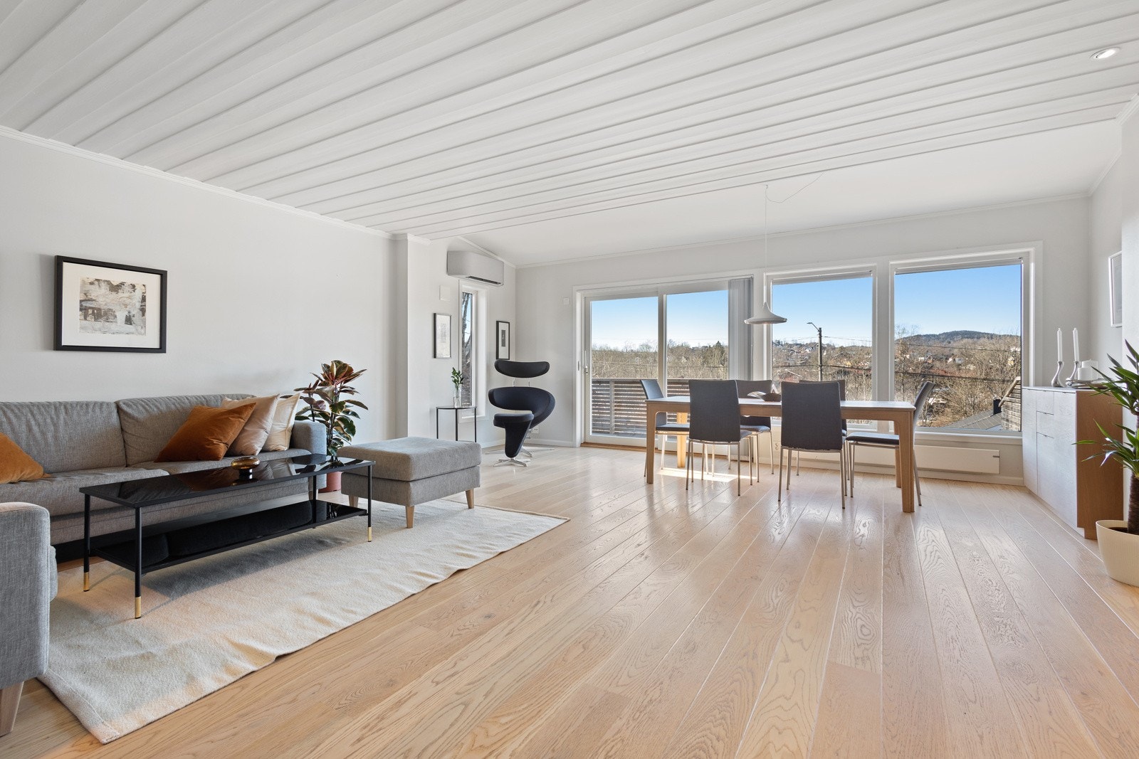 Pent oppusset enderekkehus påbygget i flere omganger Galleribilde