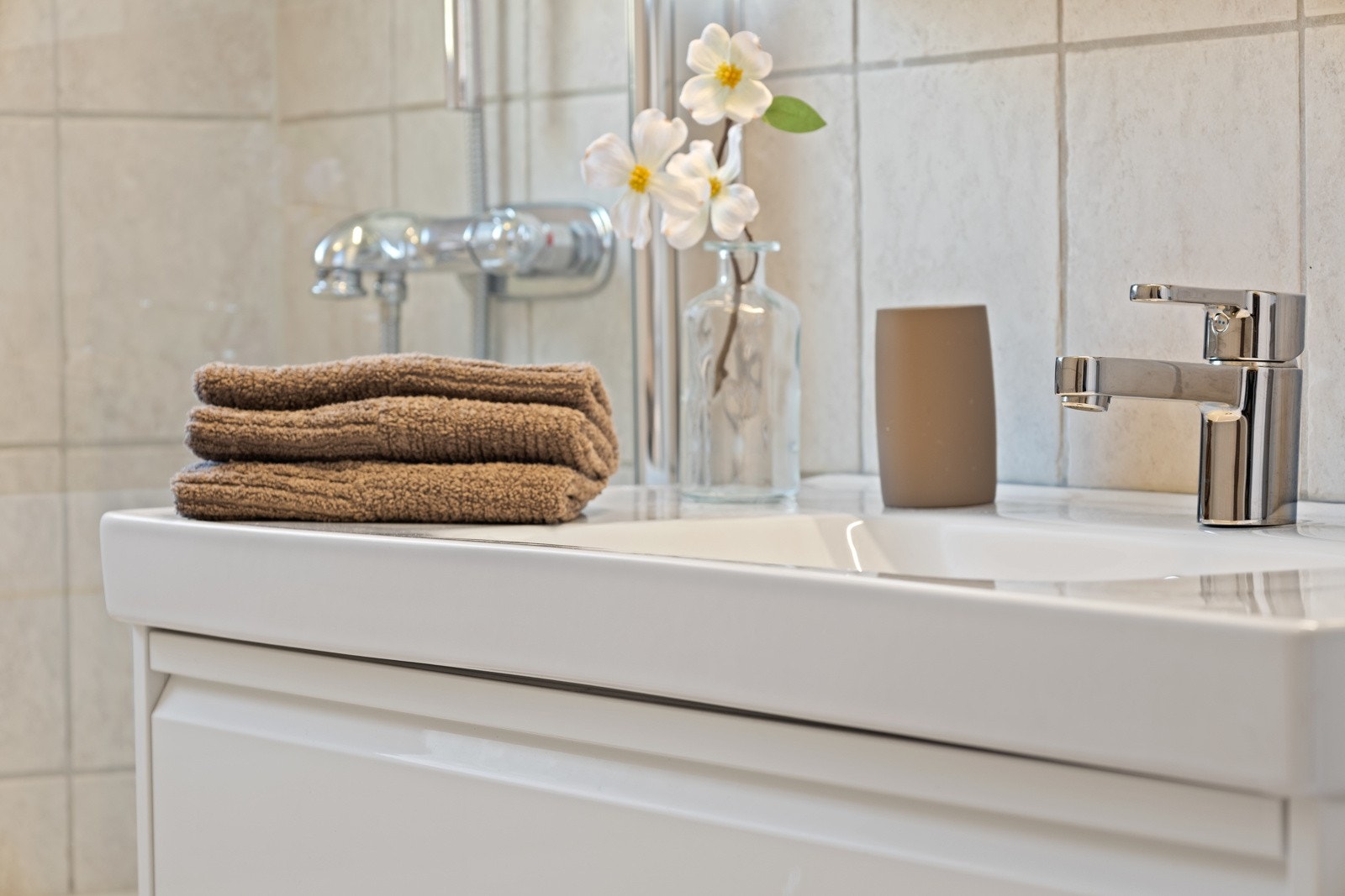 Flislagt bad med oppgraderinger i 2024 og 2025 Galleribilde