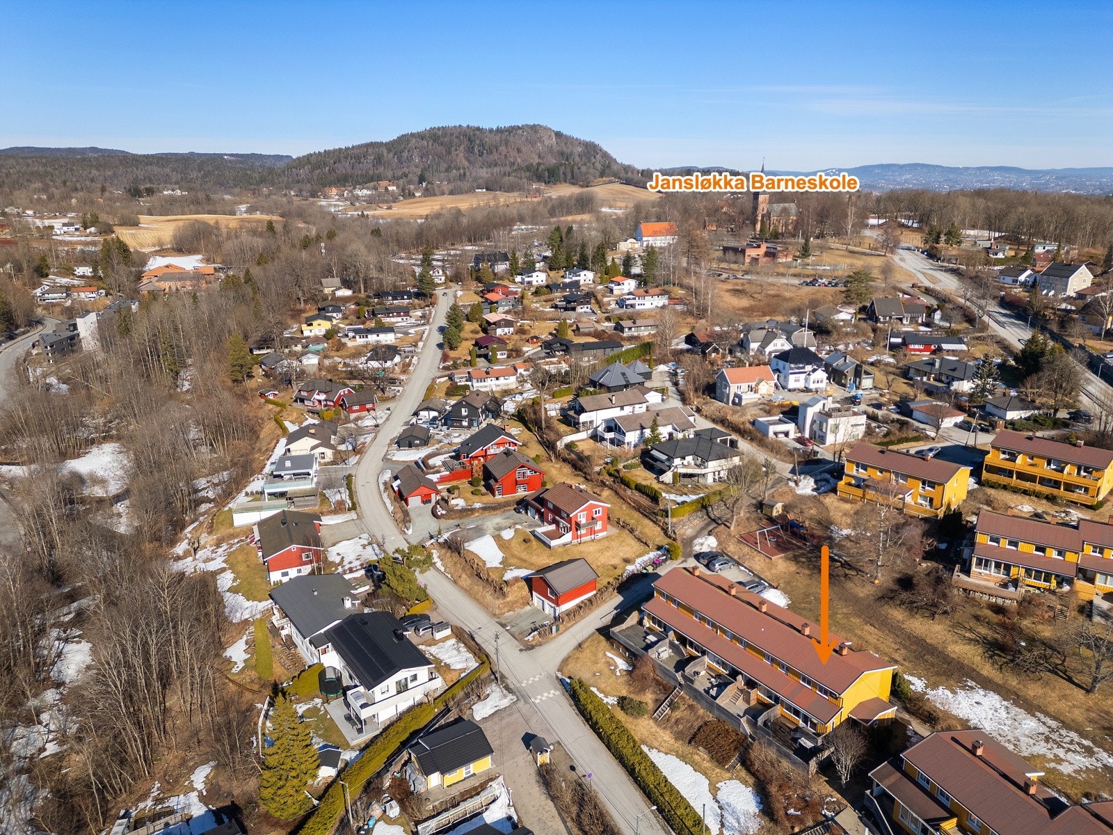 Idylliske Asker Hageby med kort vei til populære Jansløkka barneskole Galleribilde