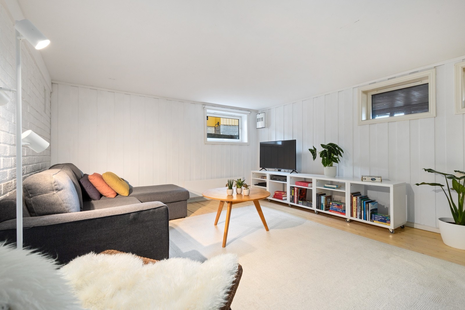 Kjellerstue med vinduer fra 2008 - Nymalt i 2025 Galleribilde