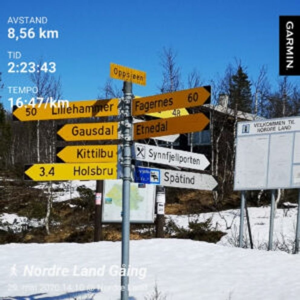 Oppsjøkrysset ca 3 km oppi veien :) Så egentlig ligger Spåtind fjellhotell ganske så sentralt Galleribilde