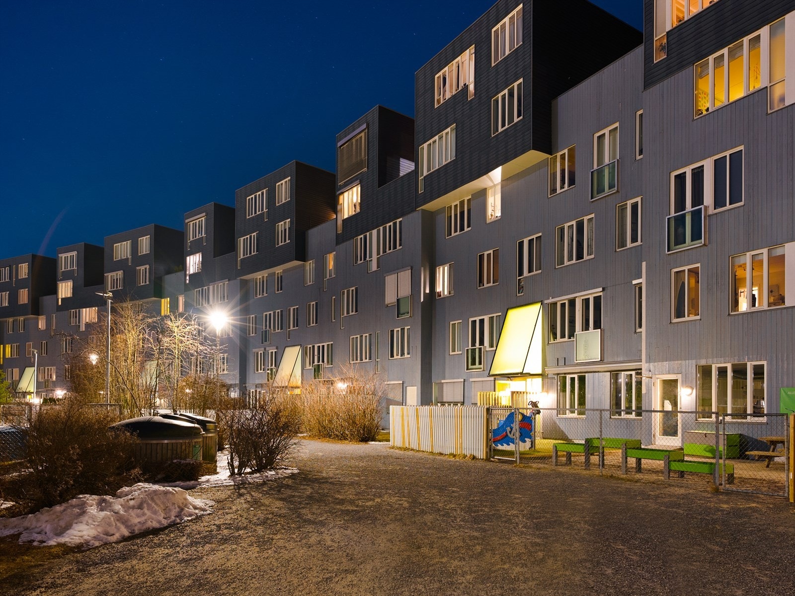 Fasade kveld. Galleribilde