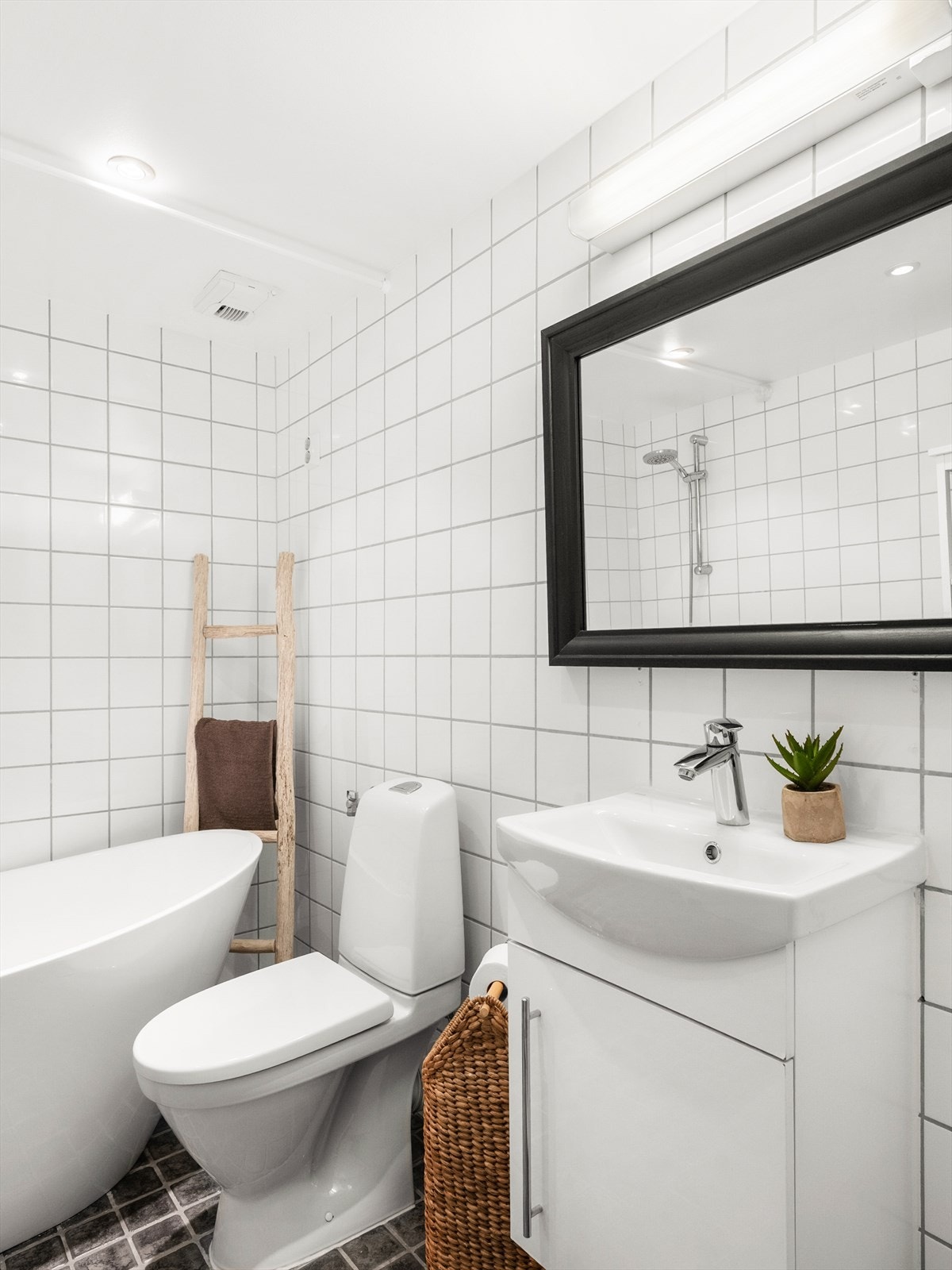 Det er opplegg for vaskemaskin på begge bad. Galleribilde