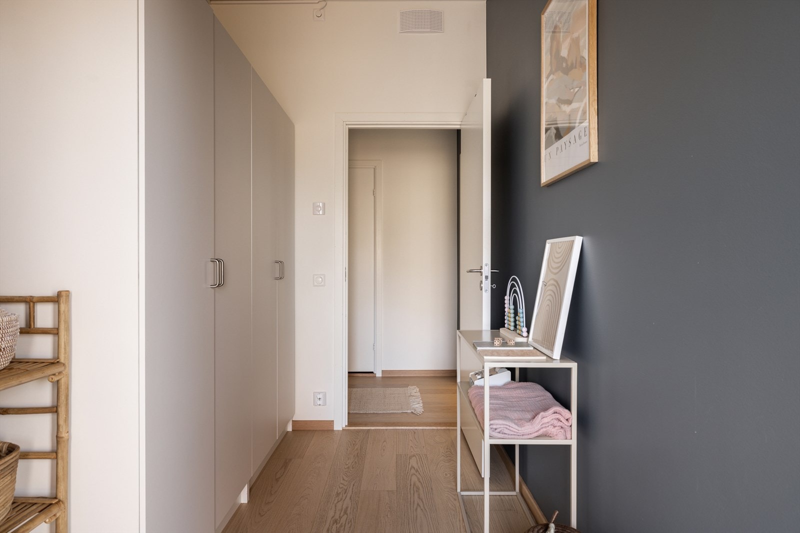 - Alle garderobeskapene følger boligen - Galleribilde