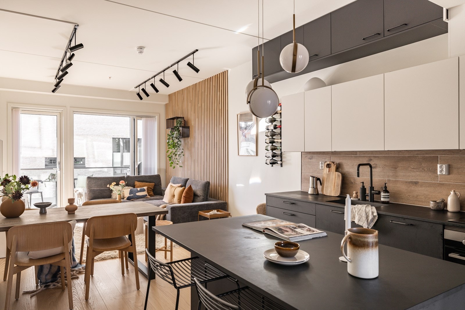 - Oppholdsrommet har en fin soneinndeling - Galleribilde