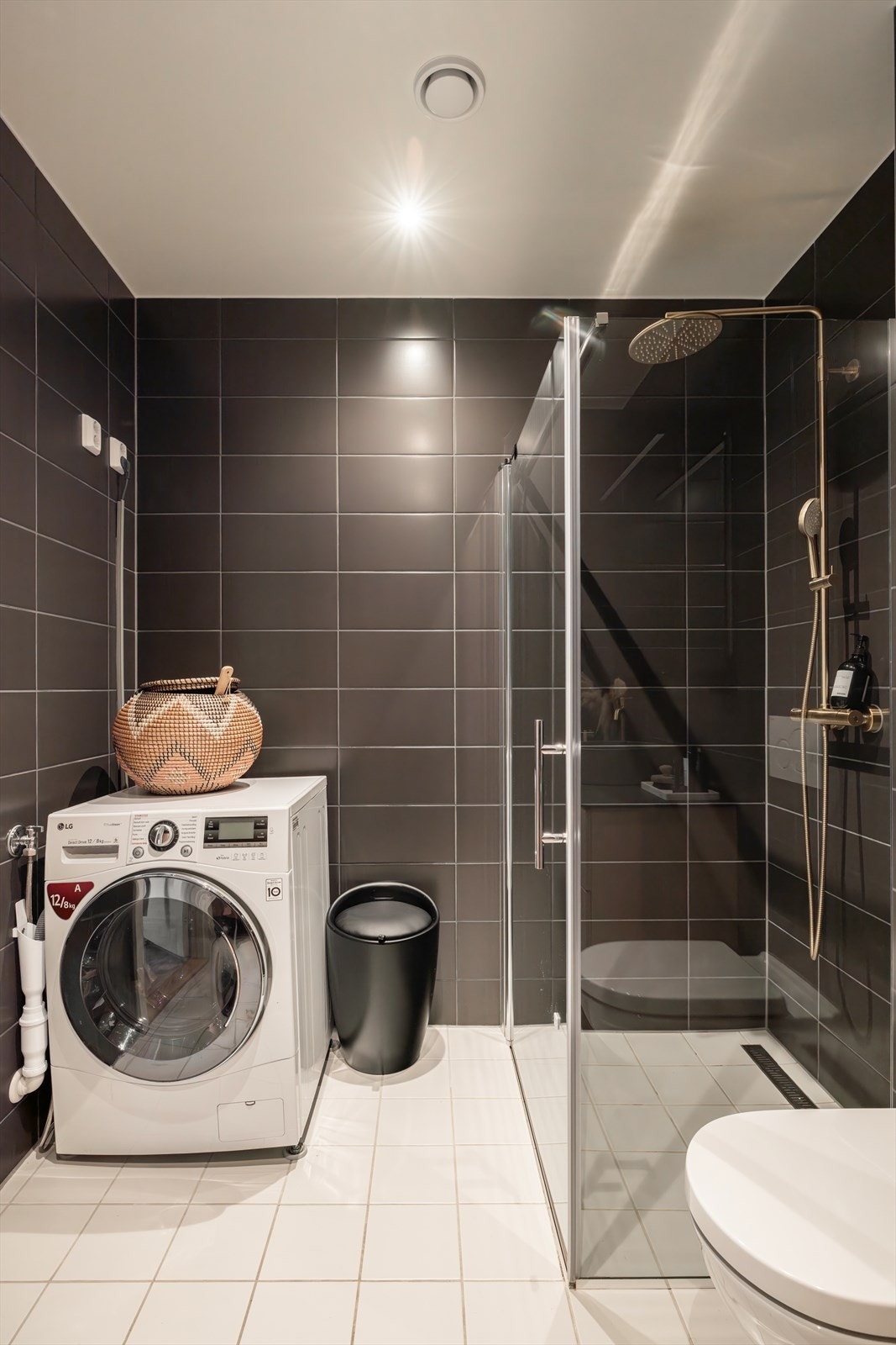 - Opplegg for vaskemaskin og flislagte overflater - Galleribilde