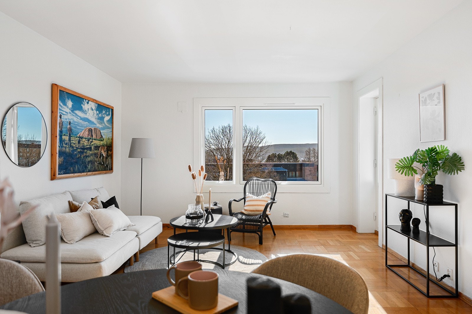 Lys og luftig stue som er lett å møblere. Galleribilde