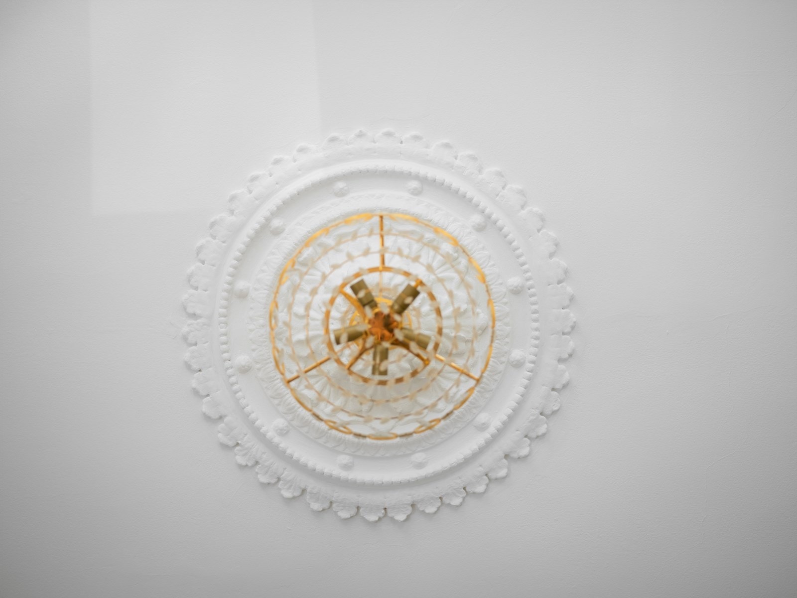 Den vakre takrosetten er rommets smykke. Galleribilde