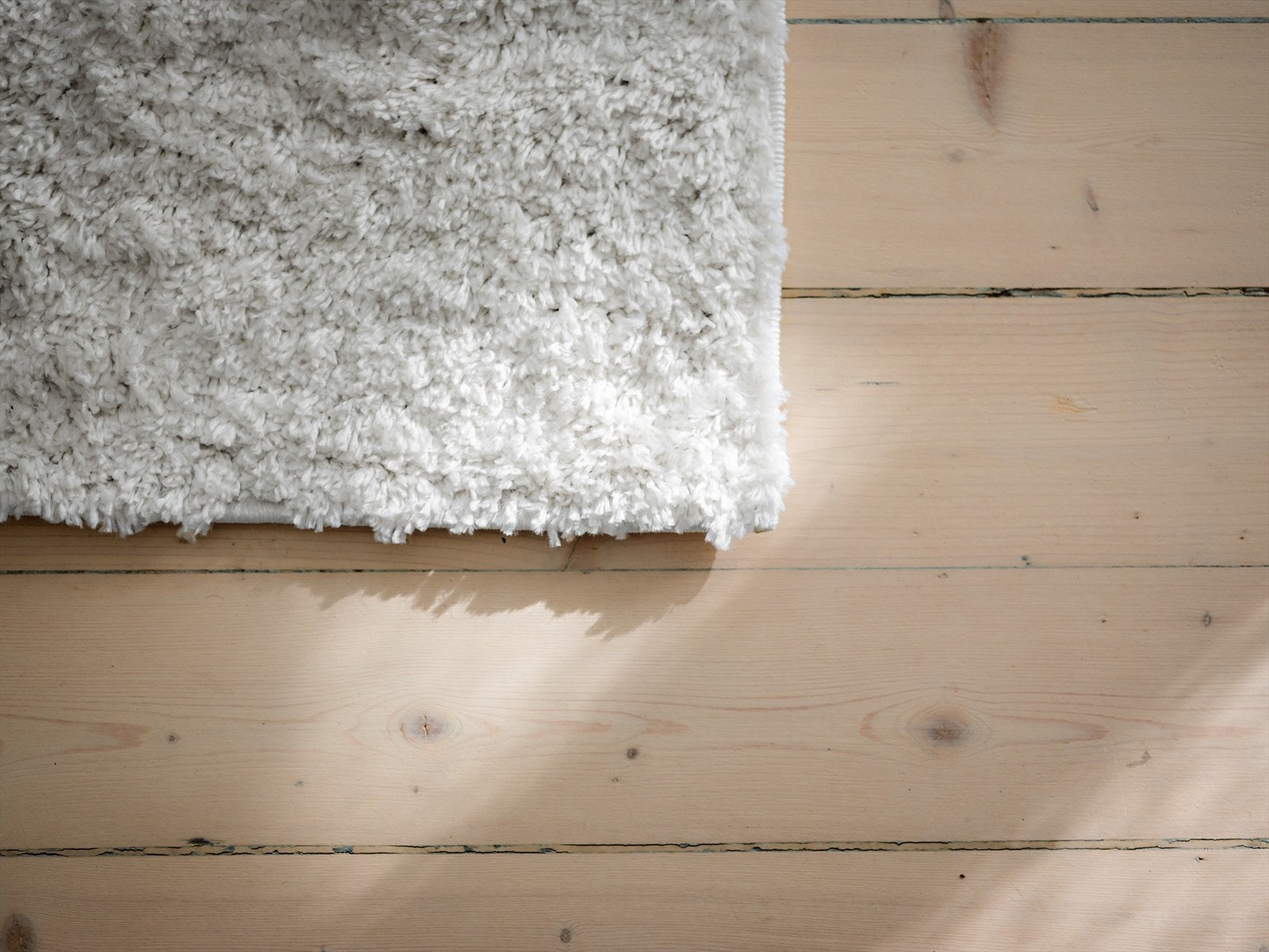 De originale tregulvene tilfører en god lunhet til leiligheten. Galleribilde