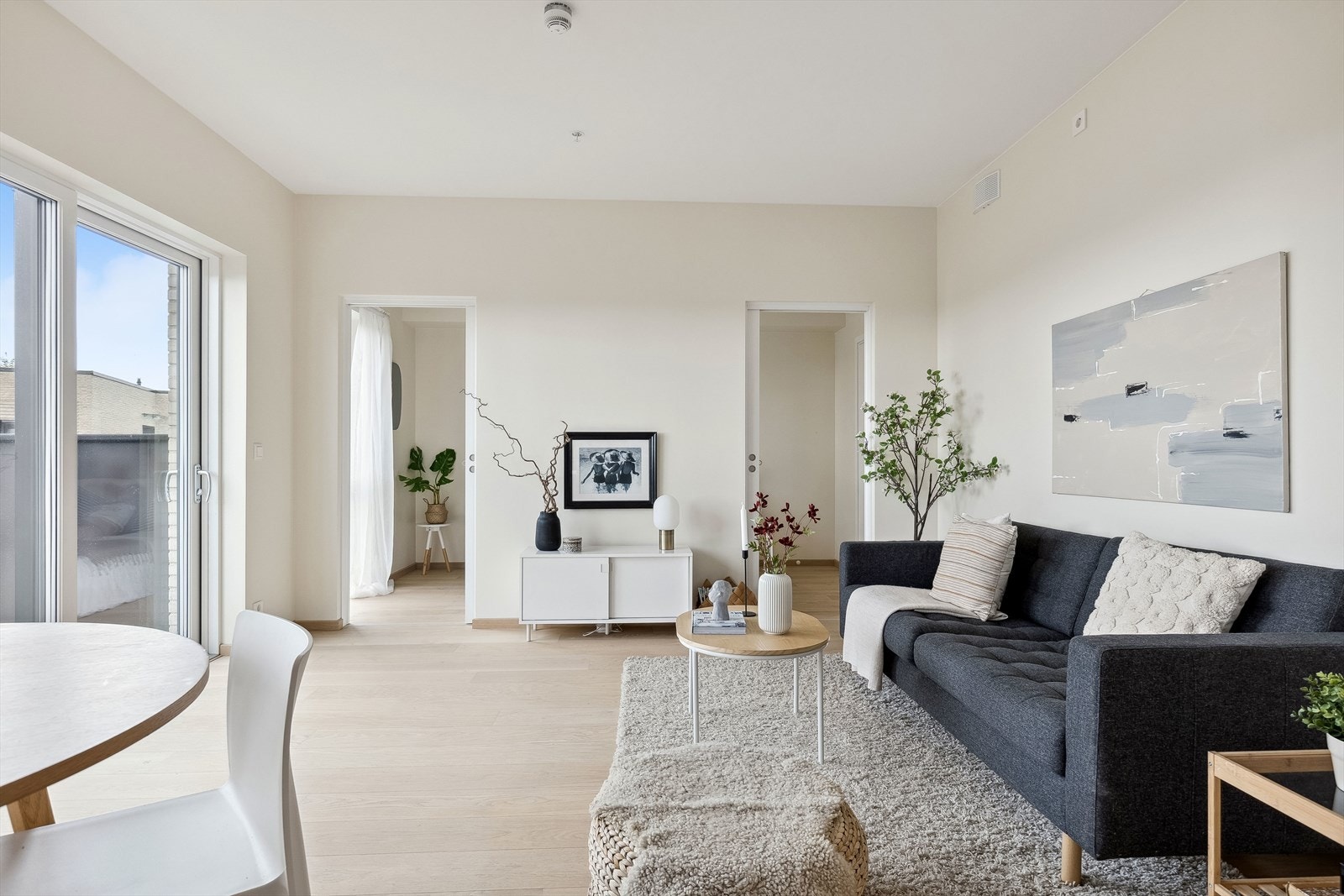 Leiligheten har vannbåren gulvvarme og gjennomgående god standard med gjennomtenkte materialvalg. Galleribilde