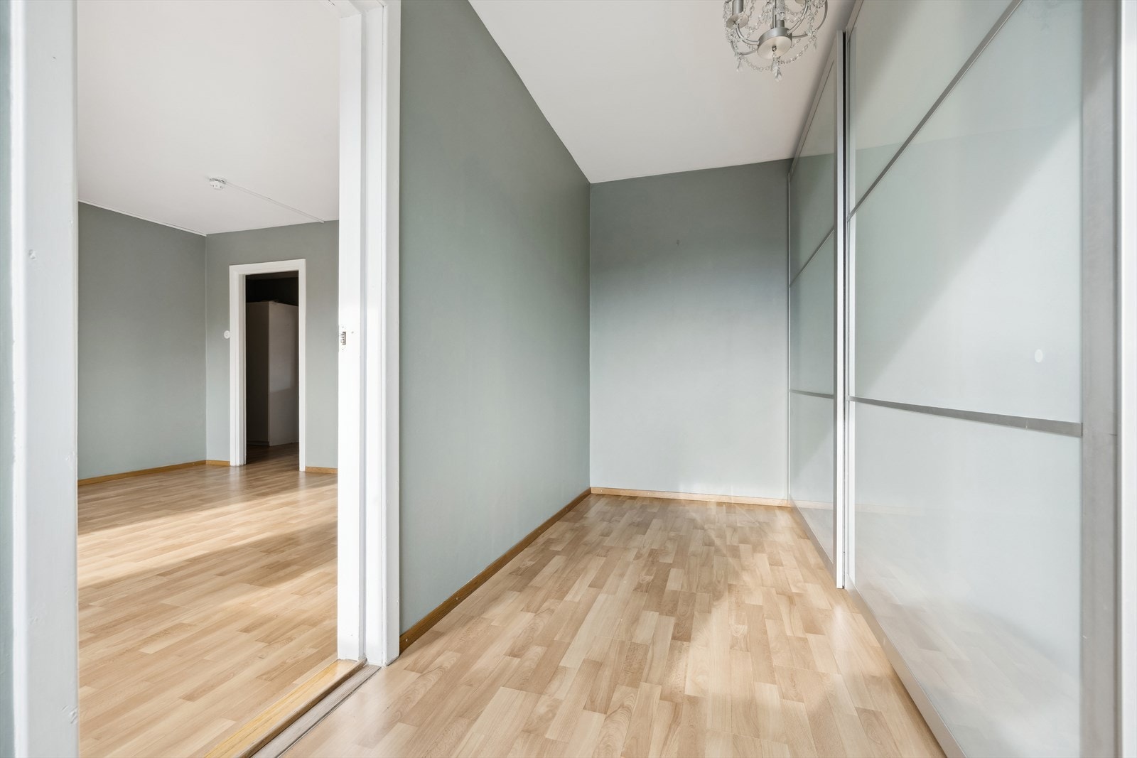 Soverommet har radiator med vannbåren varme. Galleribilde