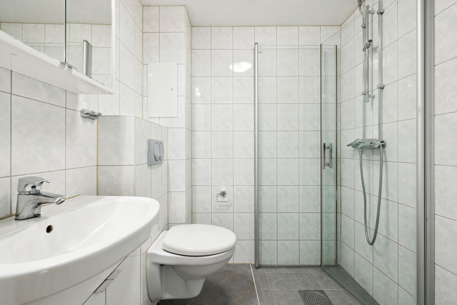 Badet er fra 2020 og har et moderne og stilrent utseende. Galleribilde