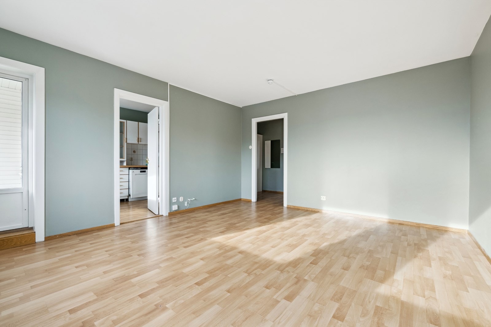 Stuen er malt i en lun farge noe som gir en moderne romfølelse. Galleribilde