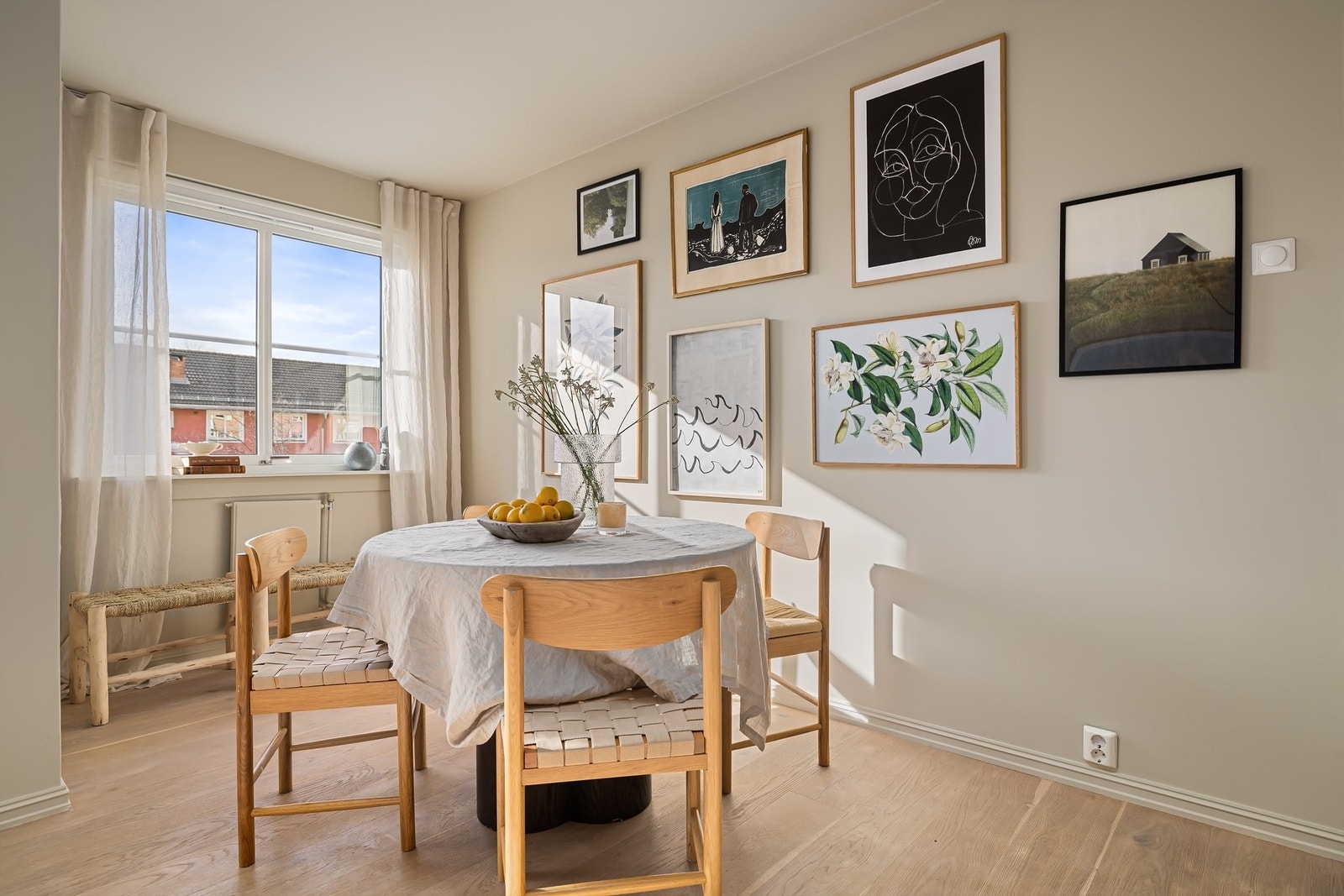 Hyggelig karnapp med god plass til en spisestue Galleribilde