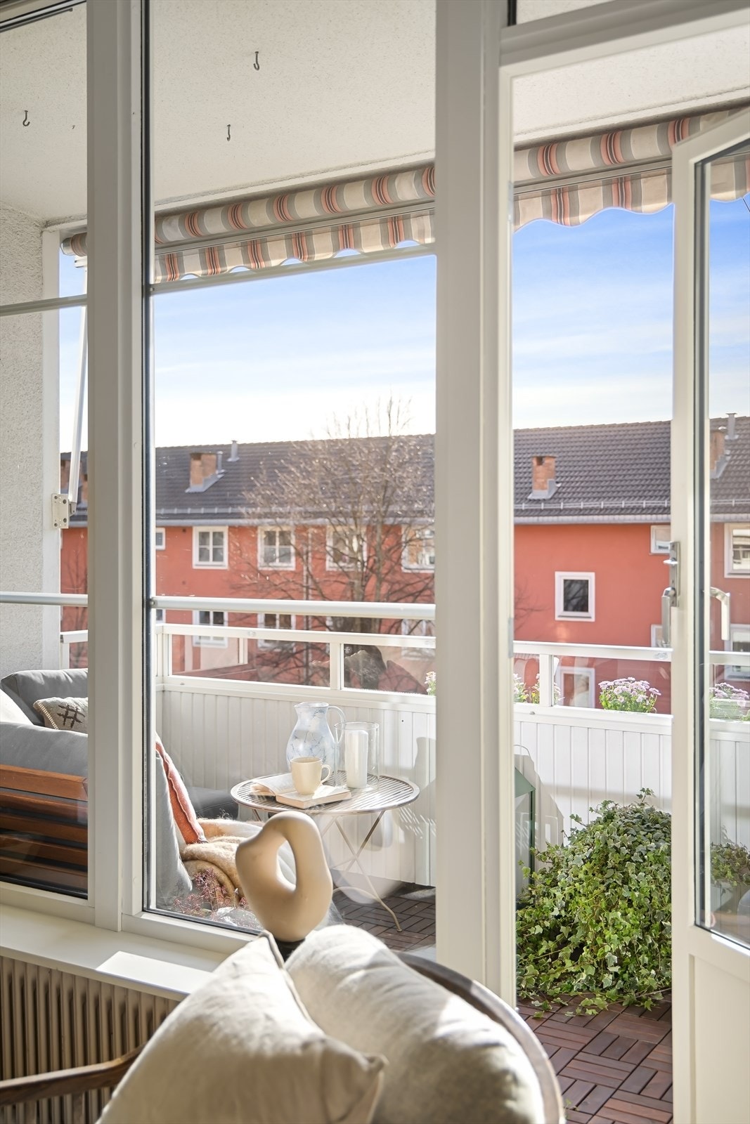 Fra stuen er det direkte utgang til en flott og romslig balkong Galleribilde
