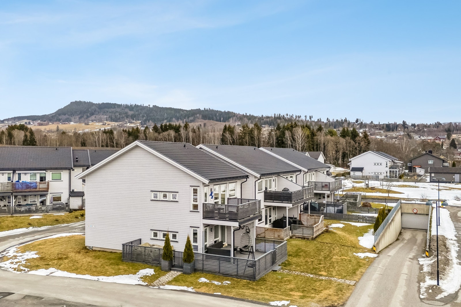 Leiligheten ligger ca 1 km nordøst for Brumunddal sentrum Galleribilde