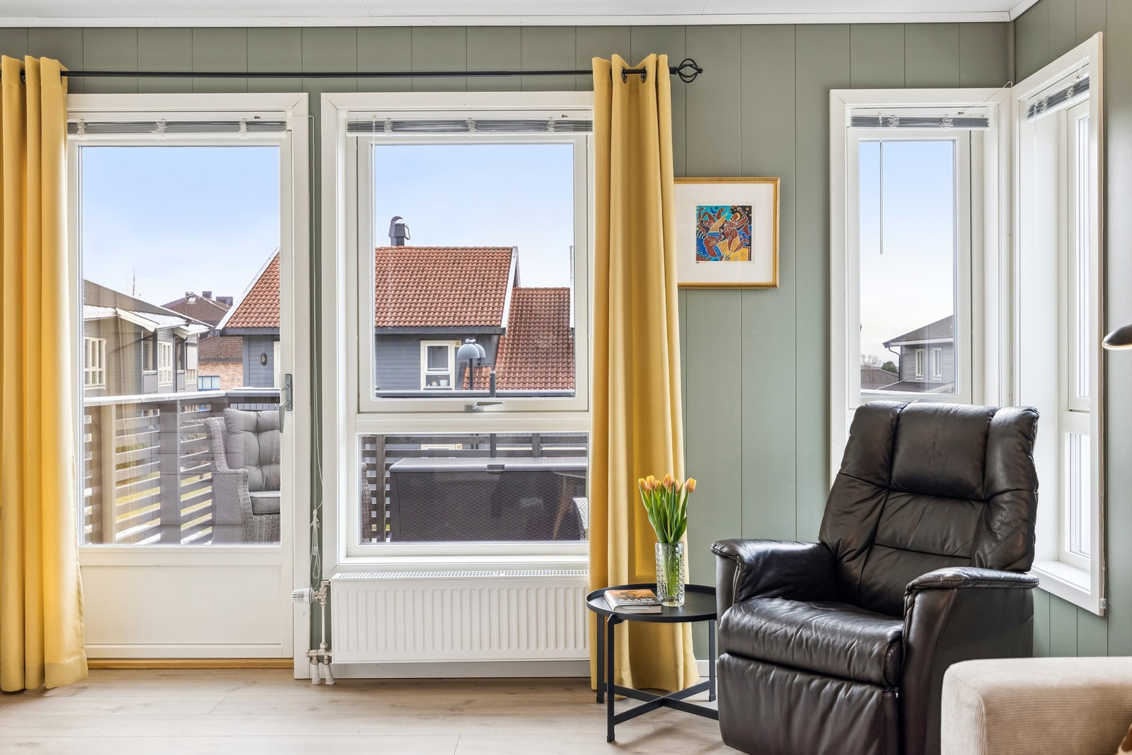 Leiligheten blir varmet opp med vannbåren fjernvarme Galleribilde