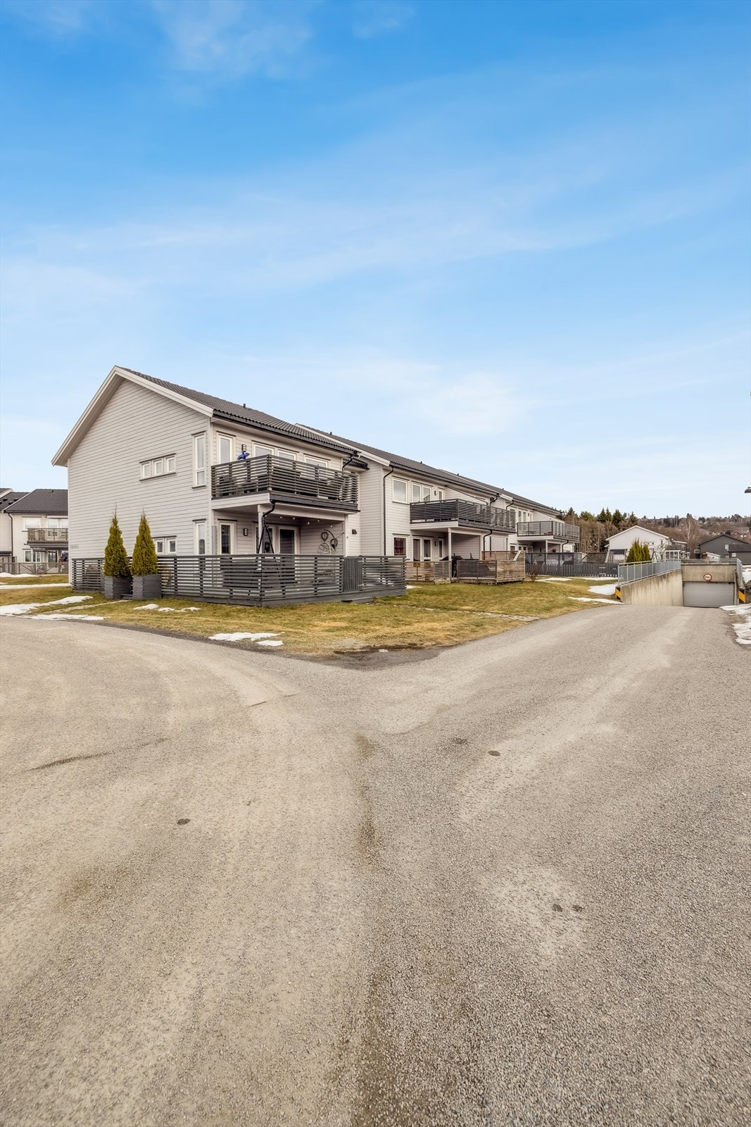 Det er kort gåavstand til både barnehager og skoler Galleribilde