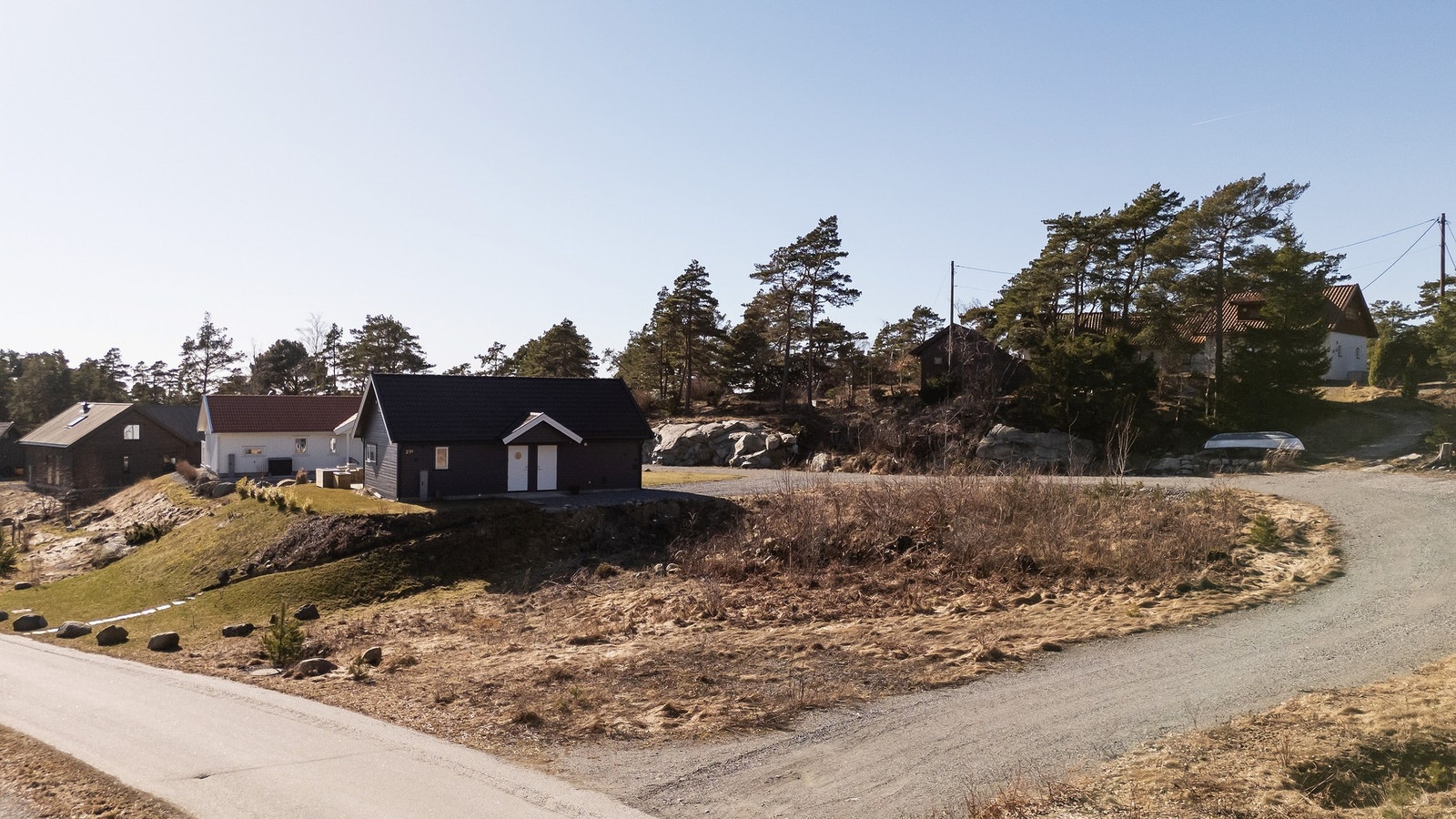 Tomten ligger solrikt til med gode solforhold hele dagen Galleribilde