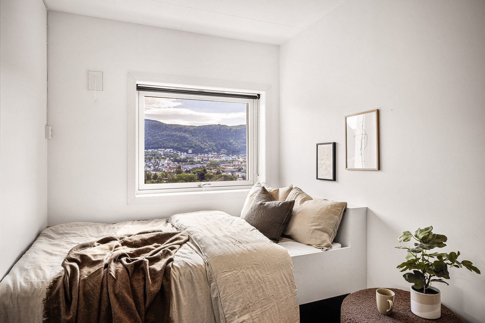 Rommet måler ca 8,5 kvm, og har plass til både seng og nattbord. Galleribilde