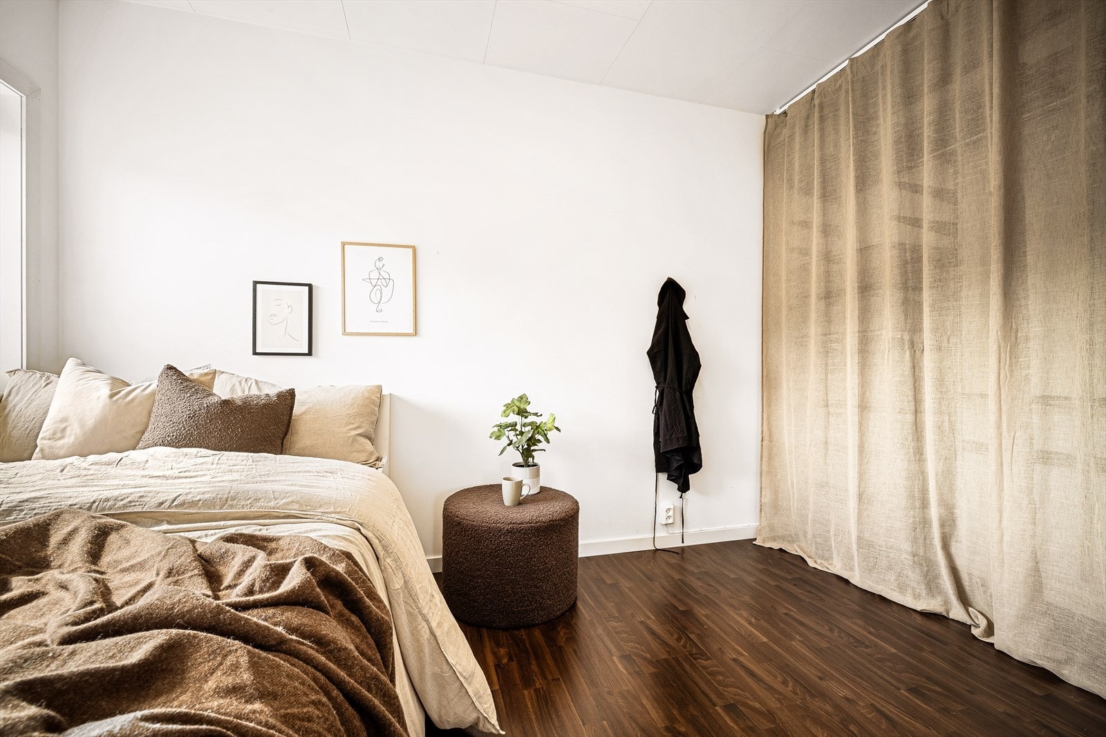 Her er det også montert garderobeløsning. Galleribilde