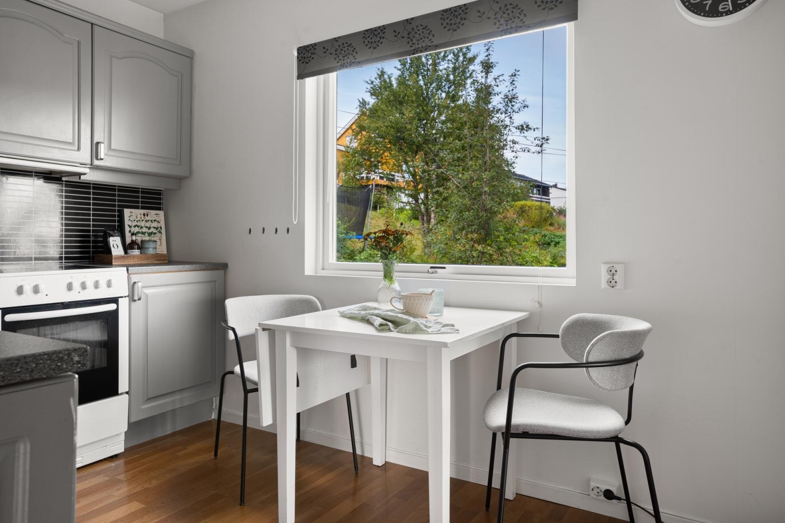 Plass til spisestue. Galleribilde