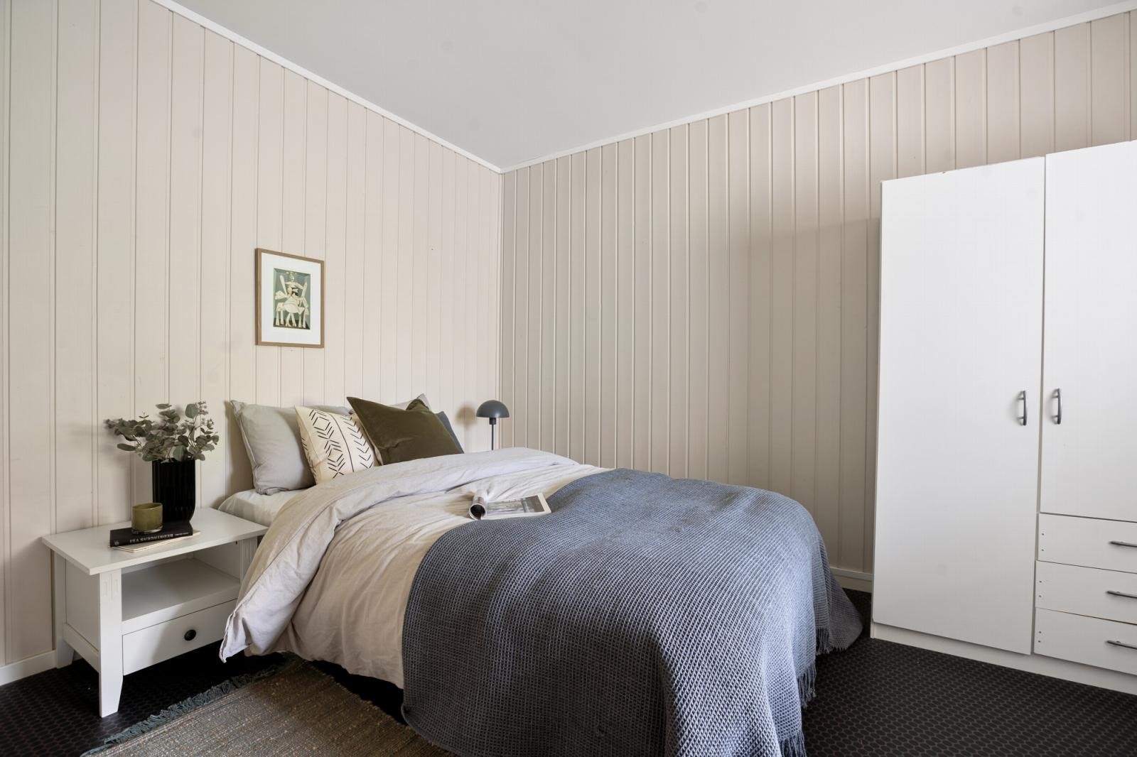 Hovedsoverom av god størrelse med plass til dobbelseng og oppbevaring. Galleribilde