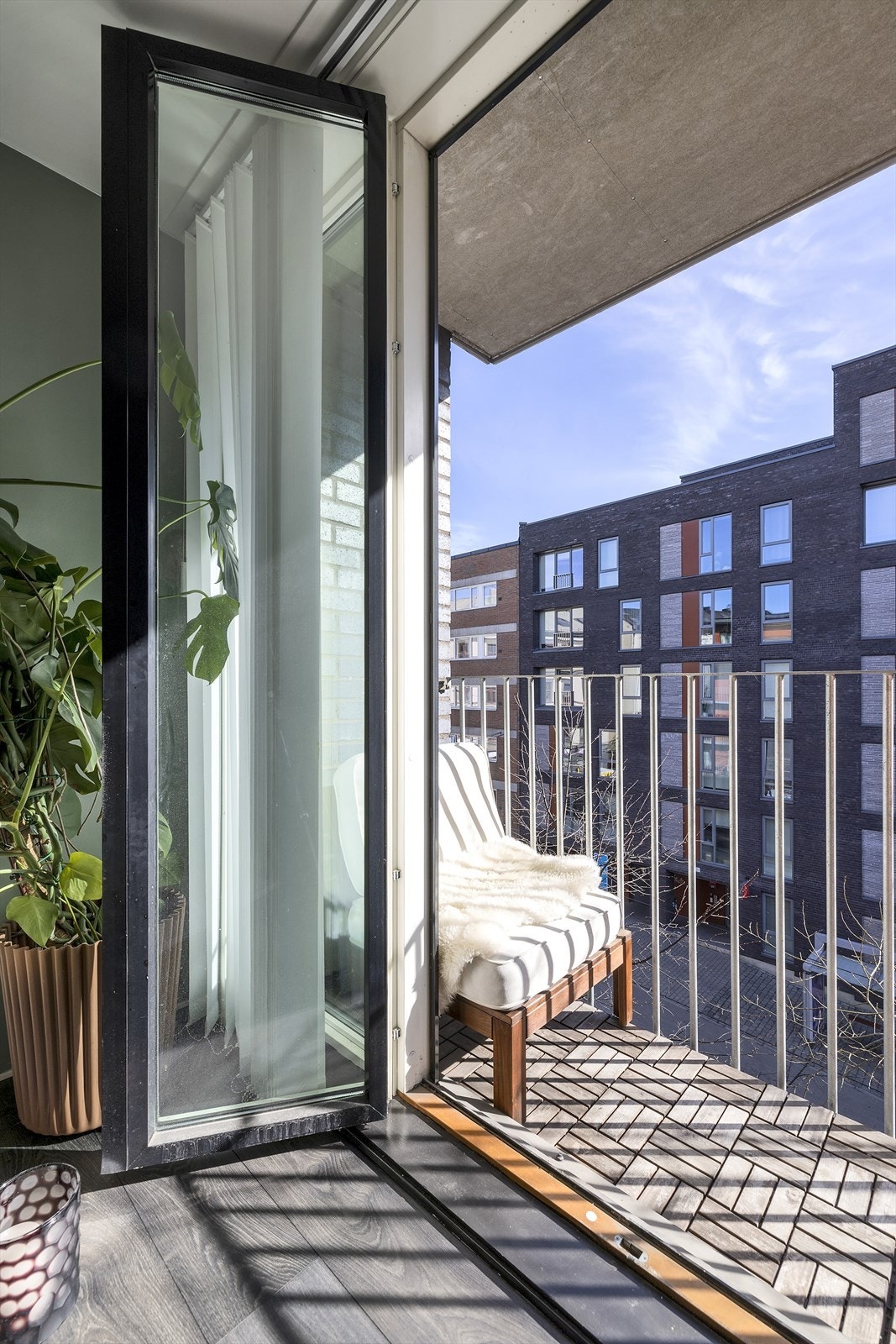 Balkongen blir en forlengelse av stuen med frisk luft Galleribilde