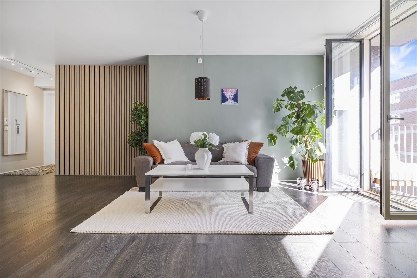 Tidsriktig og moderne overflater og god takhøyde Galleribilde