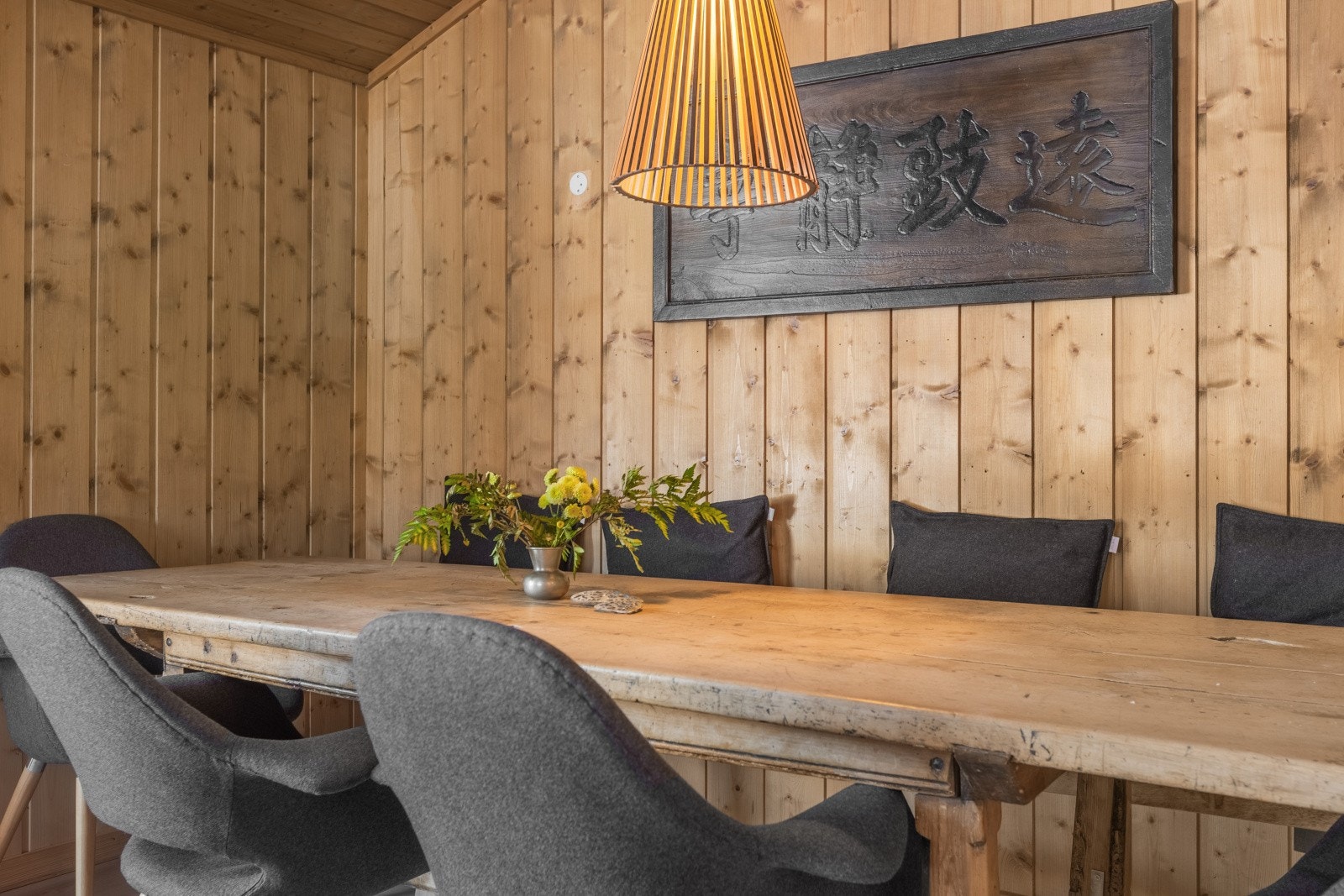 Spisestuen ligger i praktisk tilknytning til kjøkkenet. Galleribilde