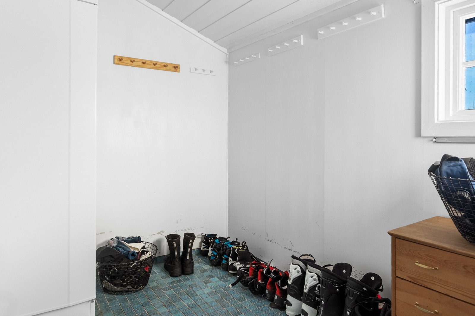 Dette rommet ligger vegg-i-vegg med hovedsoverommet og var opprinnelig innredet som bad. Brukes nå som tørkerom. Galleribilde