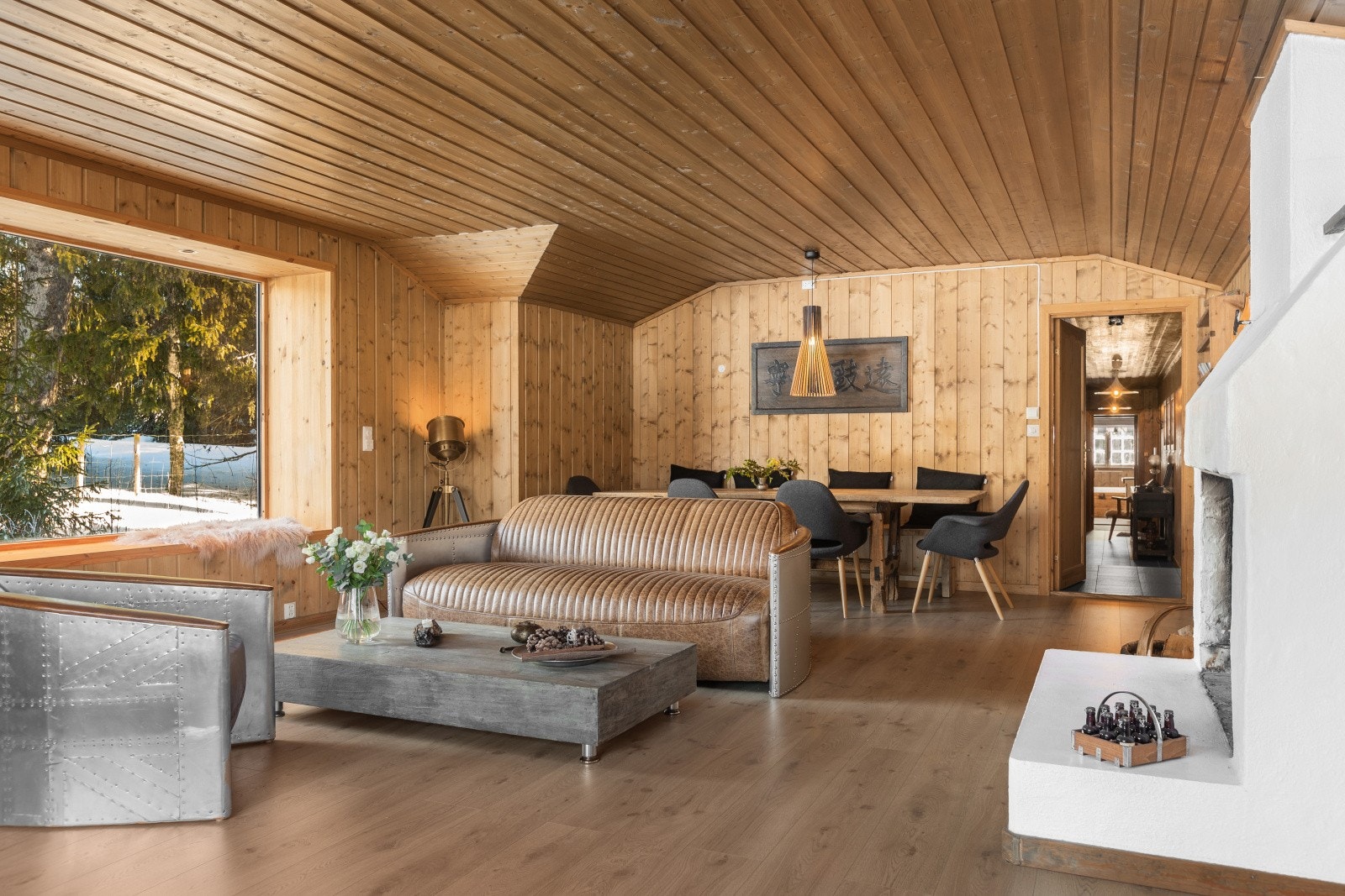 Den gode takhøyden og de mange vinduene skaper en hyggelig atmosfære. Galleribilde