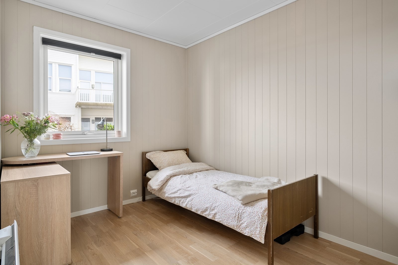 Soverom nr. 2 av 2/Gjesterom. Rommet kan også fint kombineres som kontor - Alt etter behov. Galleribilde