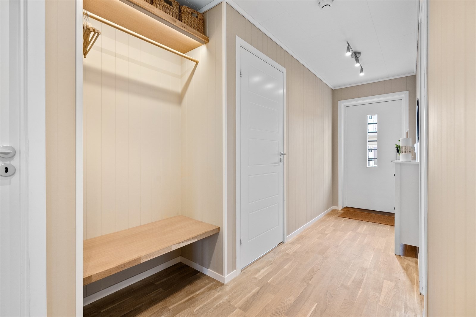 Velkommen inn - En velholdt og pen leilighet på bakkeplan med to soverom. Galleribilde
