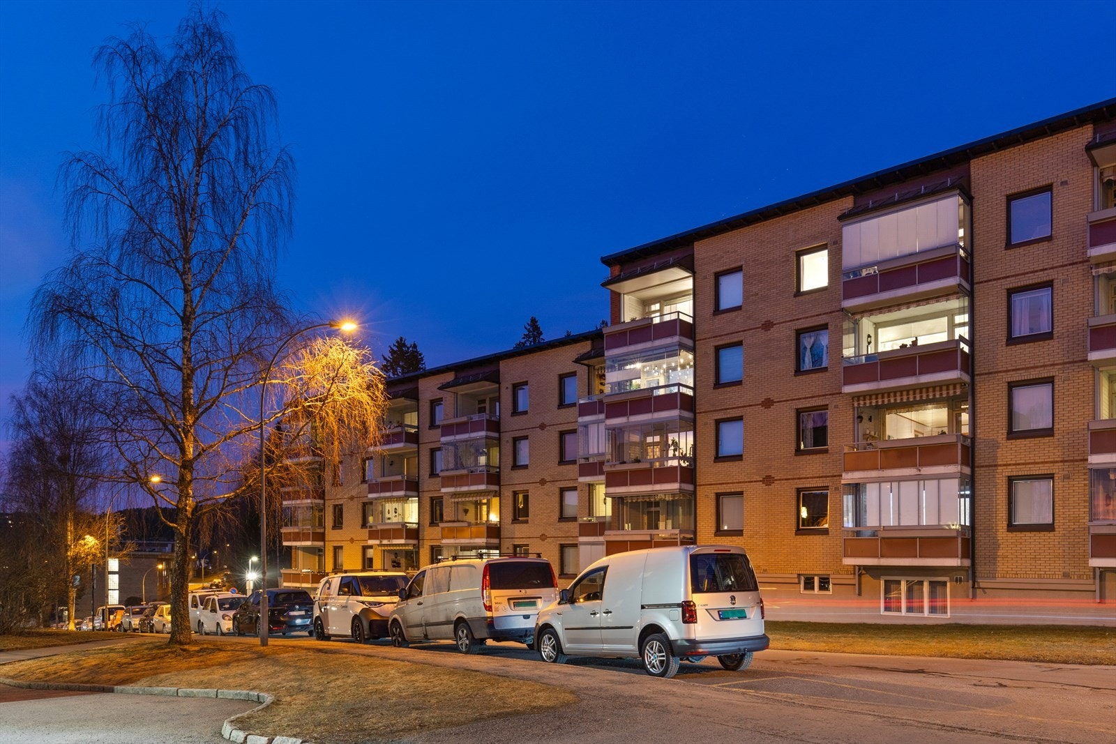 Det trivelige borettslaget tilbyr fellesvaskeri, felles sportsbod, flotte fellesarealer med pen beplantning, sittegrupper samt et hyggelig naboskap i særdeles barnevennlige omgivelser. Galleribilde