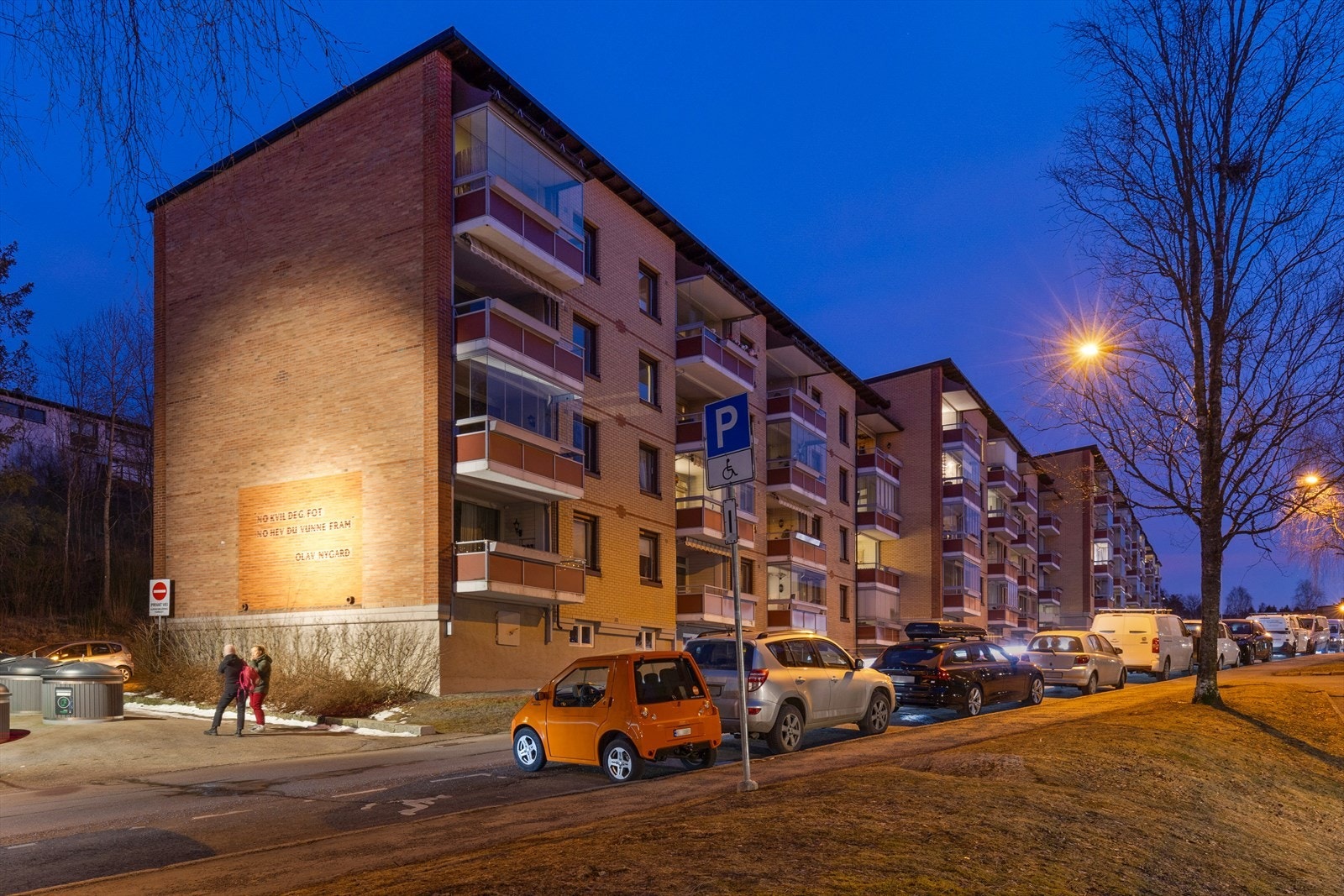 Her bor du svært sentralt på Ulsrud, med nærhet til alle nødvendige fasiliteter for en travel hverdag. Galleribilde