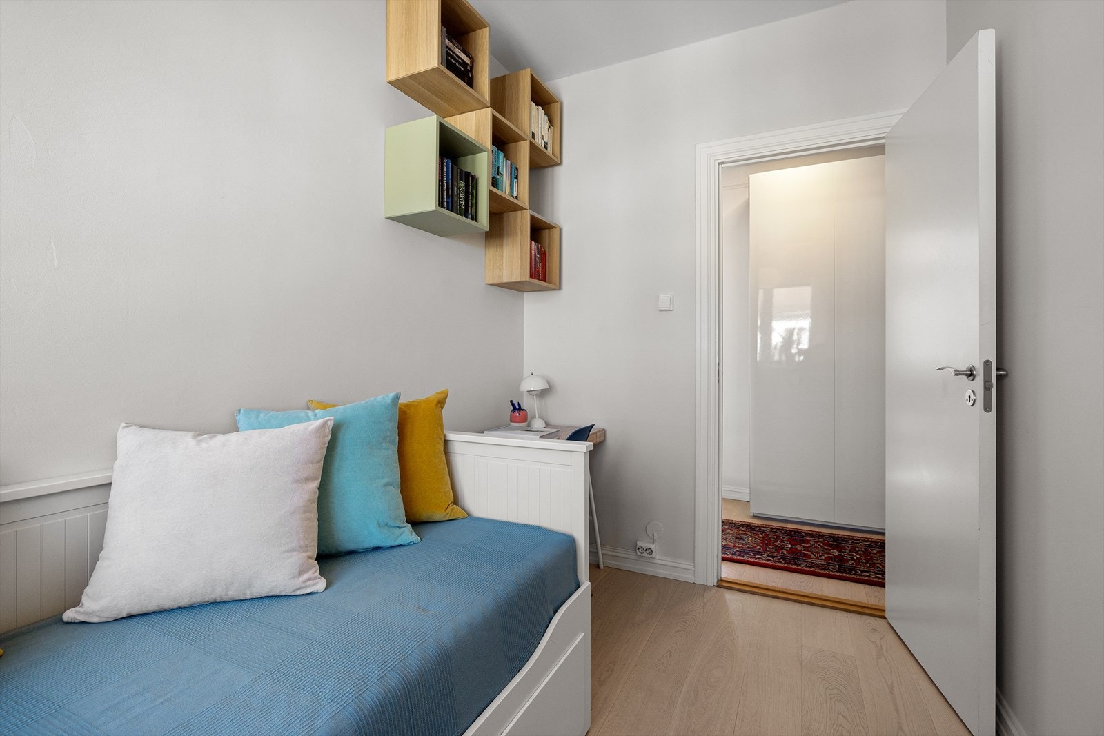 Begge soverommene er romslige og holder en god standard Galleribilde