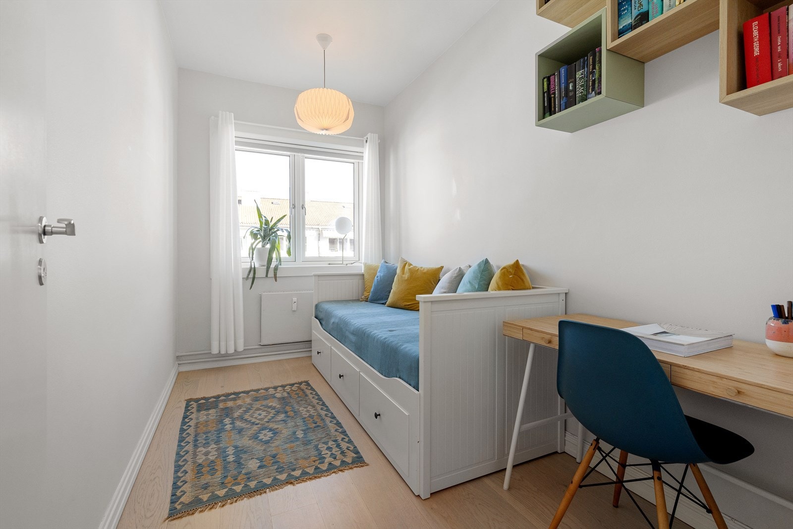 Dette rommet kan fint brukes som barnerom, gjesterom, treningsrom eller kontor Galleribilde