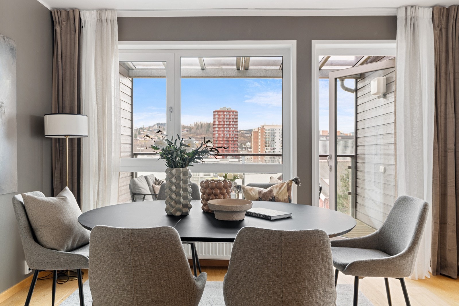 Akonto vannbåren varme og varmtvann er inkludert i felleskostnadene. Galleribilde