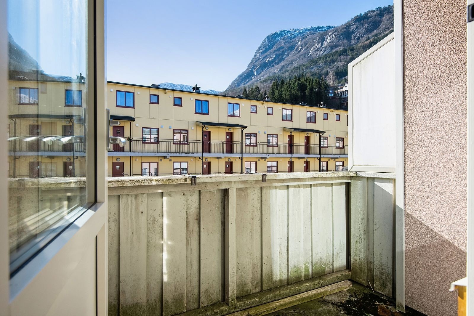 Balkong med gode solforhold og lite støy Galleribilde