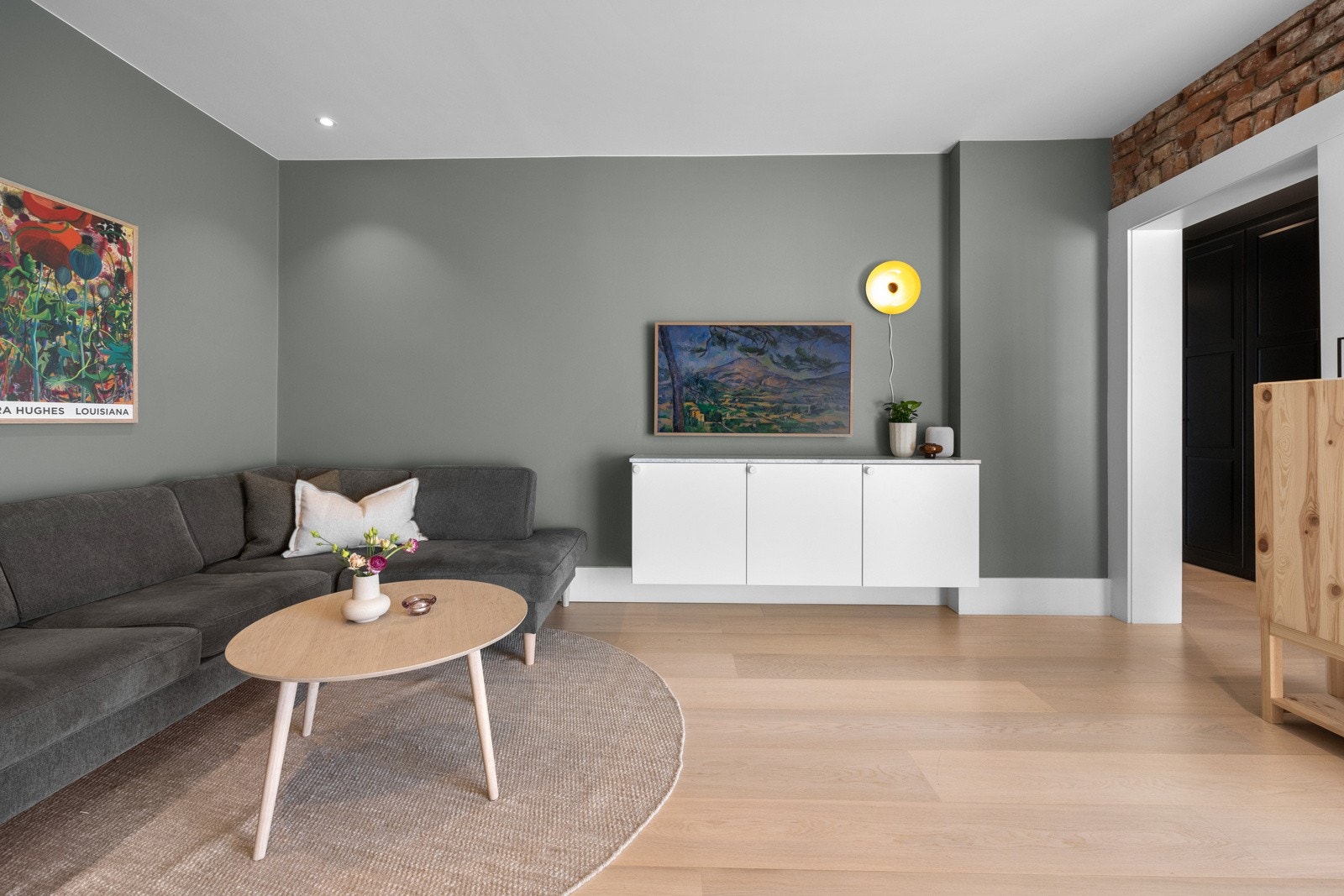 Takhøyden i stuen er målt til 262 cm. Det er varmefolie i alle rom. Galleribilde