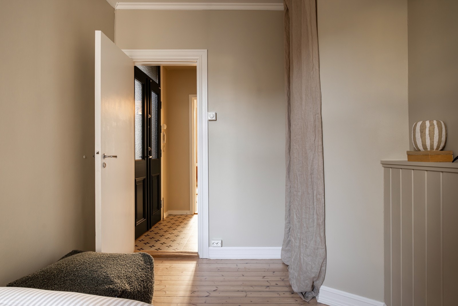 - Soverom 2 mot mellomgang - Galleribilde