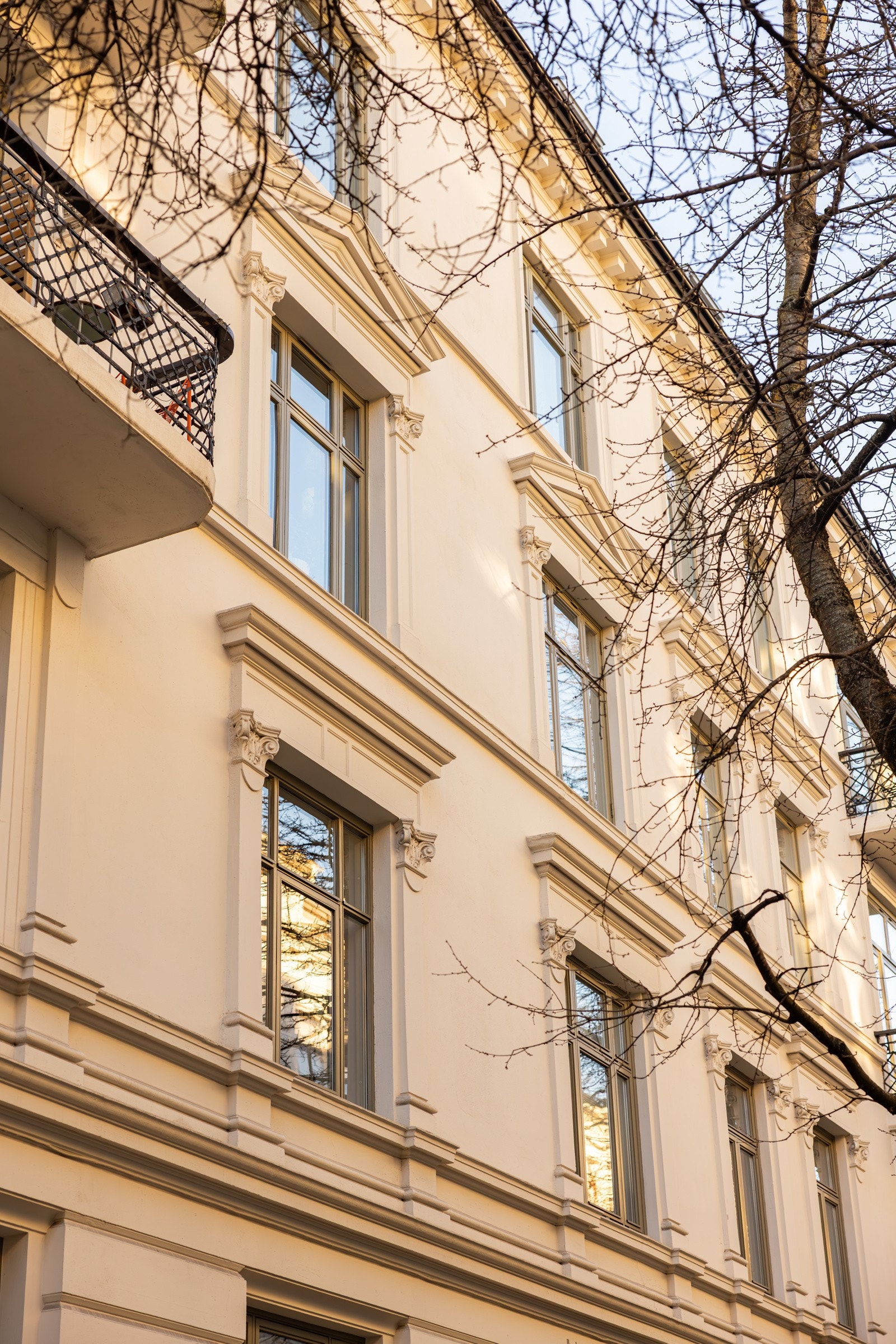 - Leiligheten er gjennomgående og ligger i 2. etasje - Galleribilde