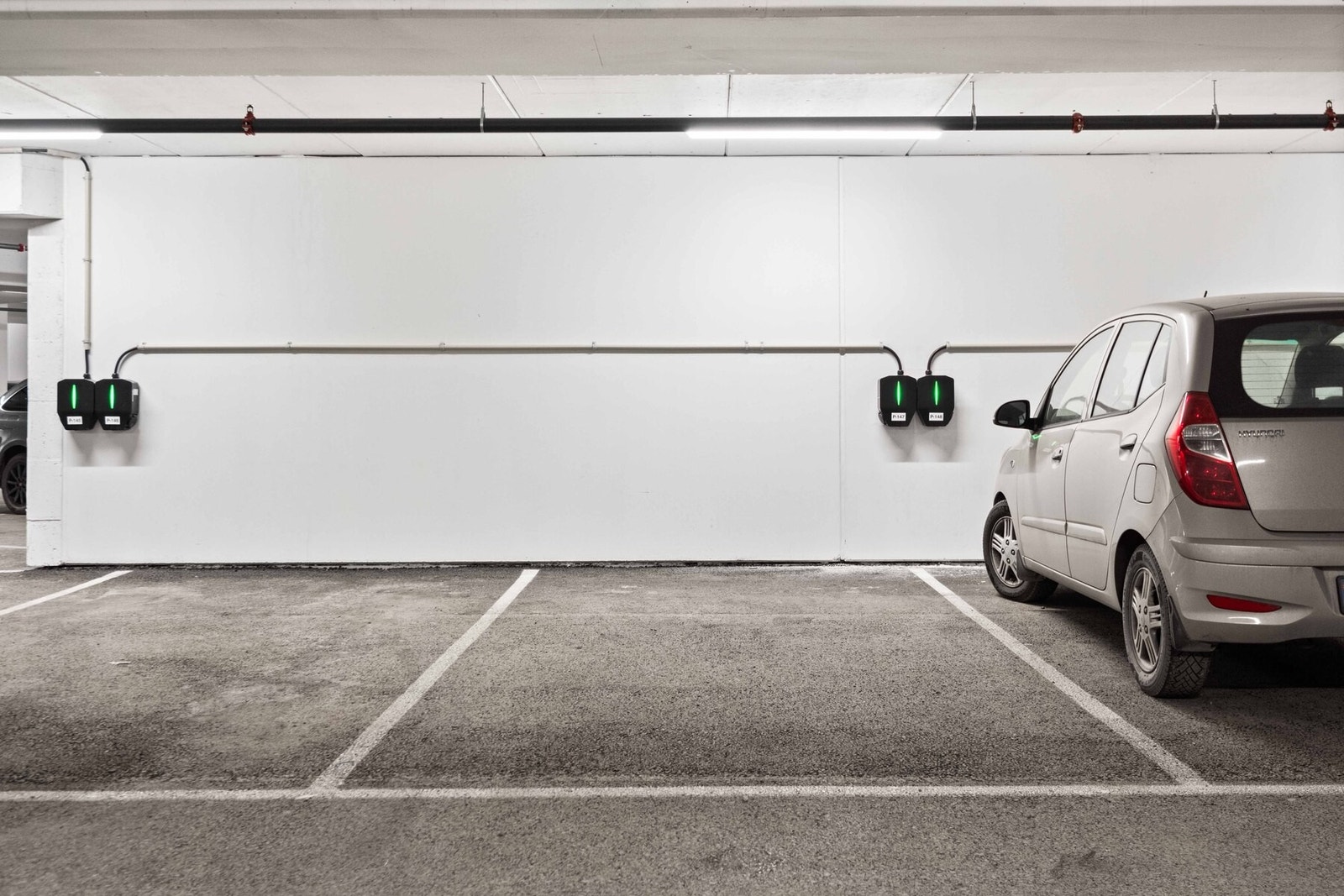 Det medfølger også 1 stk. parkeringsplass med ladepunkt for elbil i garasjeanlegg til denne leiligheten. Galleribilde